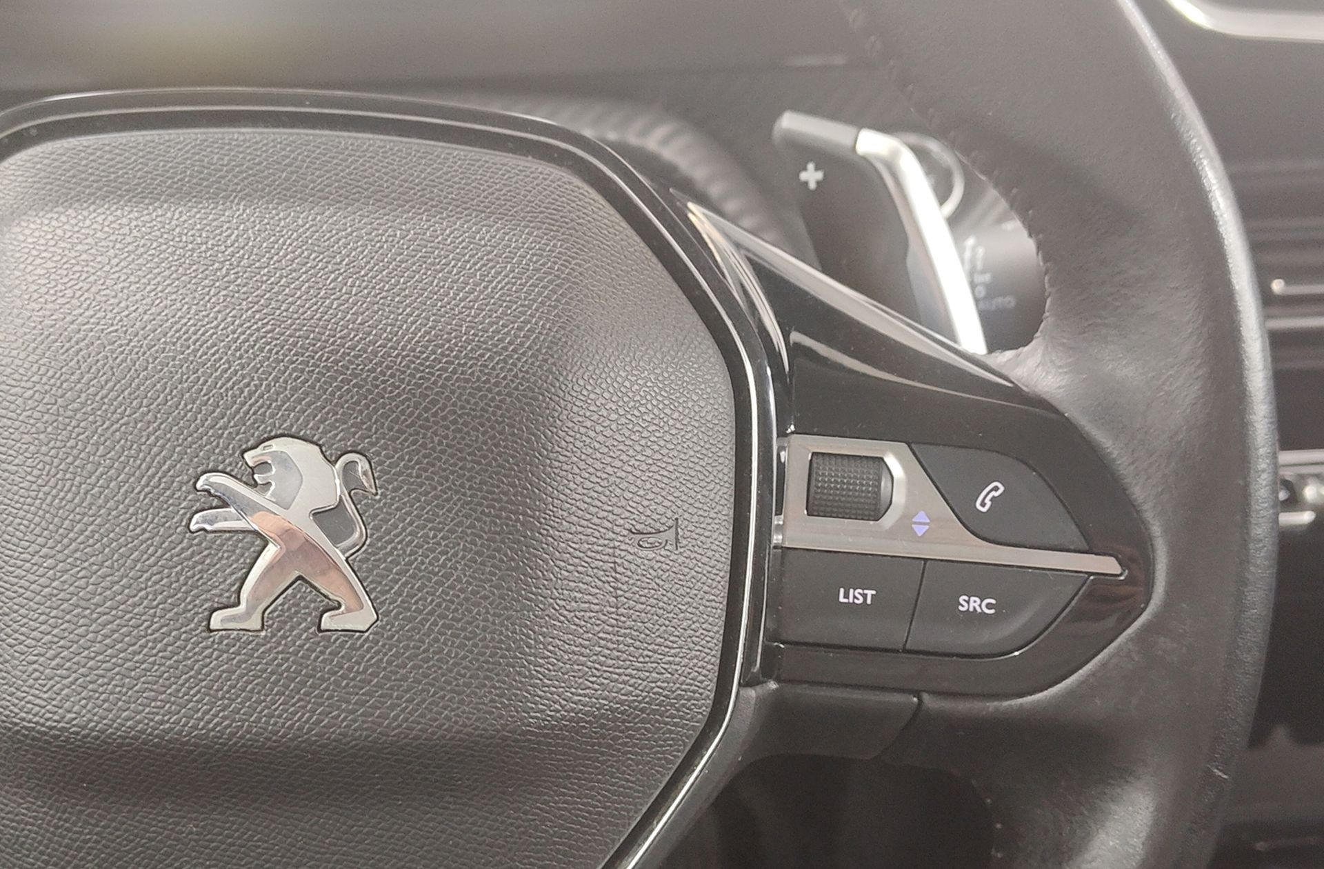 Peugeot 208 PureTech 100 Allure EAT8 - foto 26