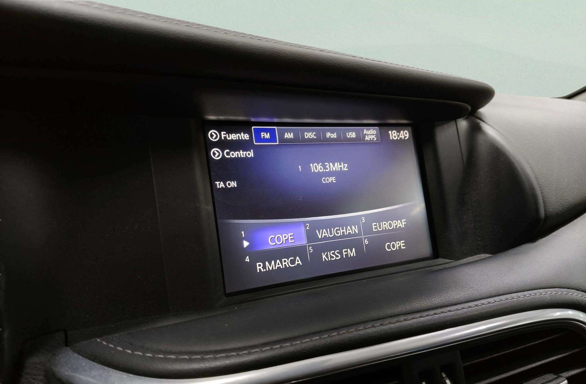 Infiniti Q30 2.2D Premium 7DCT - foto 34
