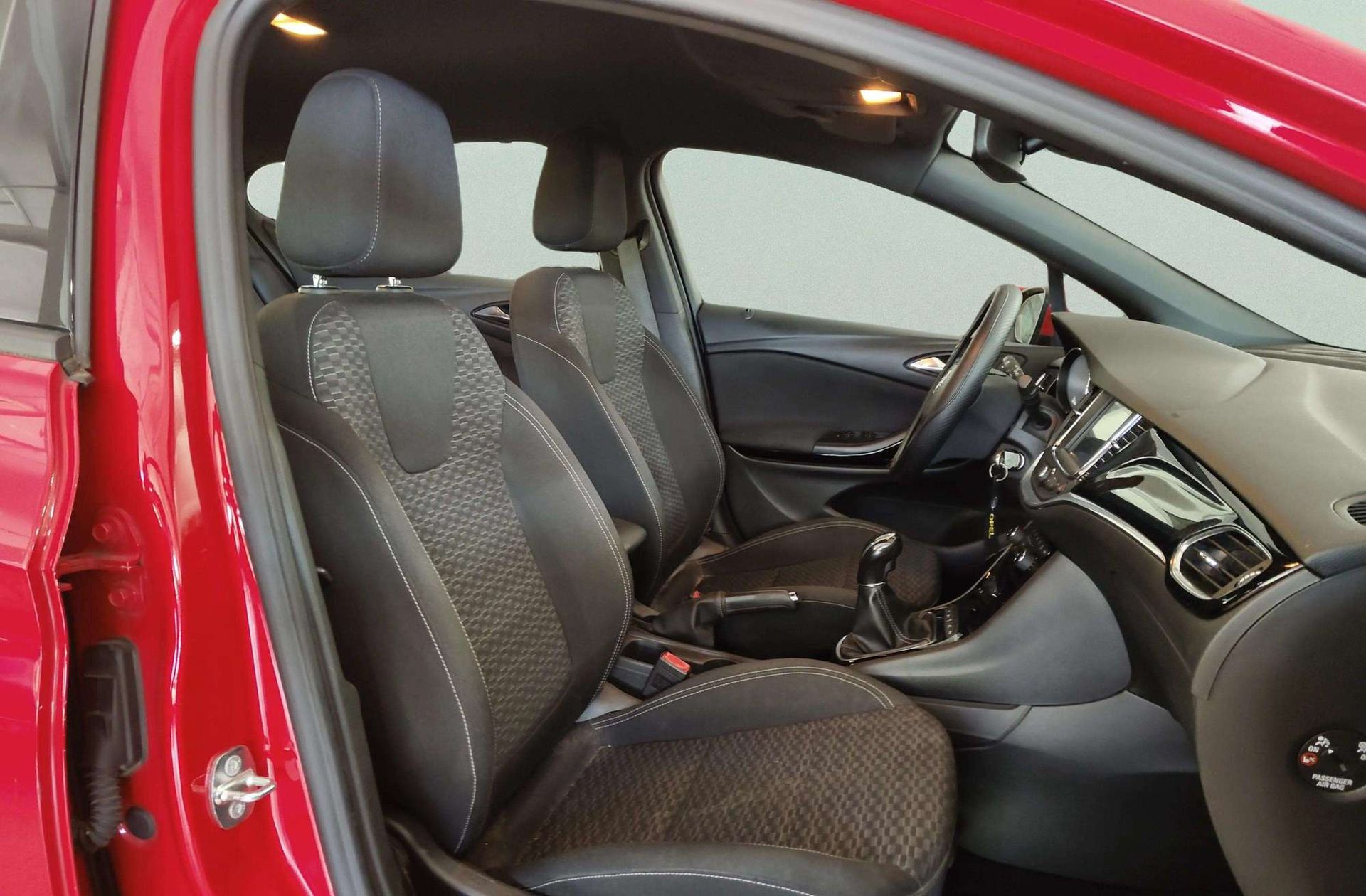 Opel Astra 1.6 CDTi Dynamic - foto 17