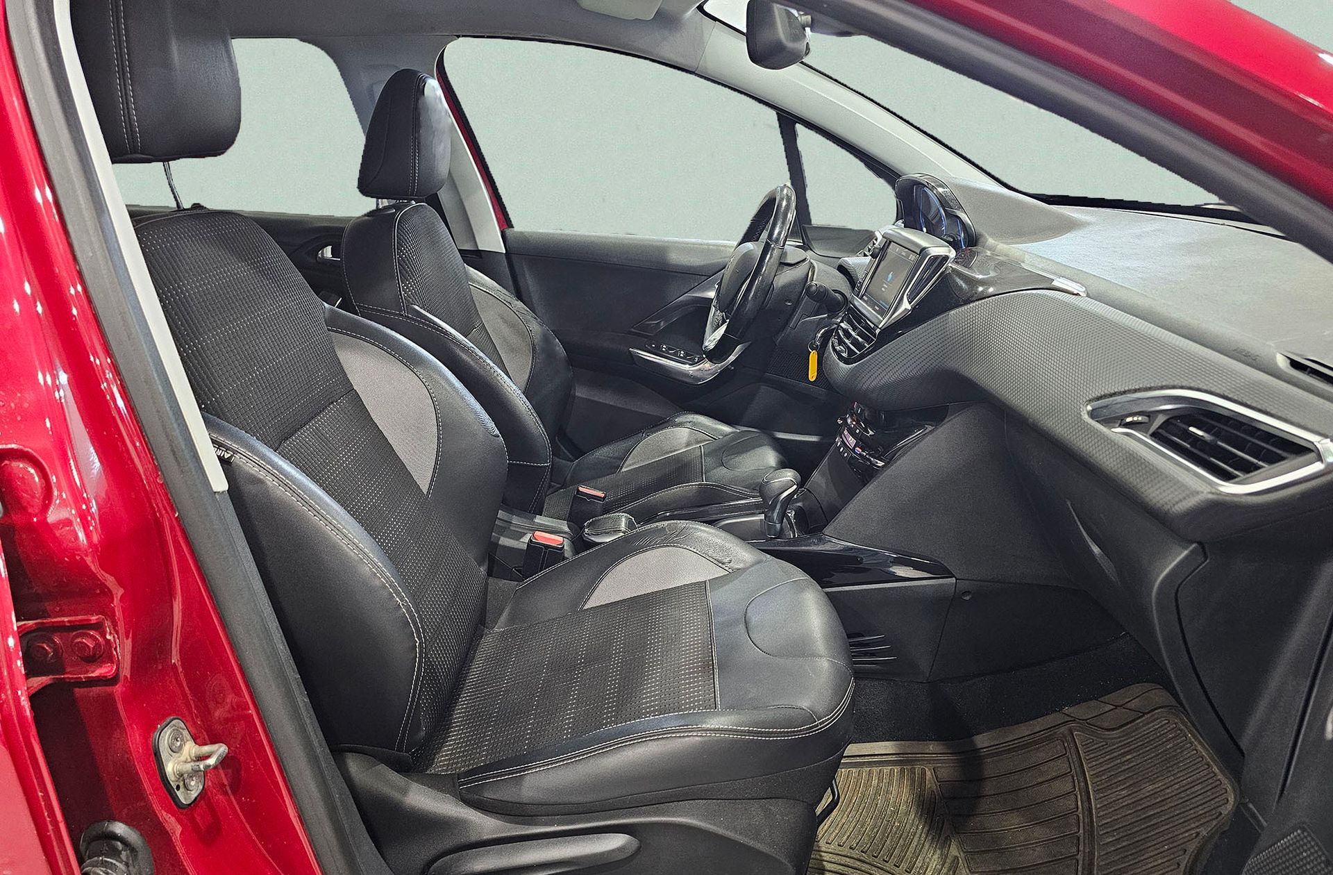 Peugeot 2008 PureTech 110 Allure EAT6 - foto 19