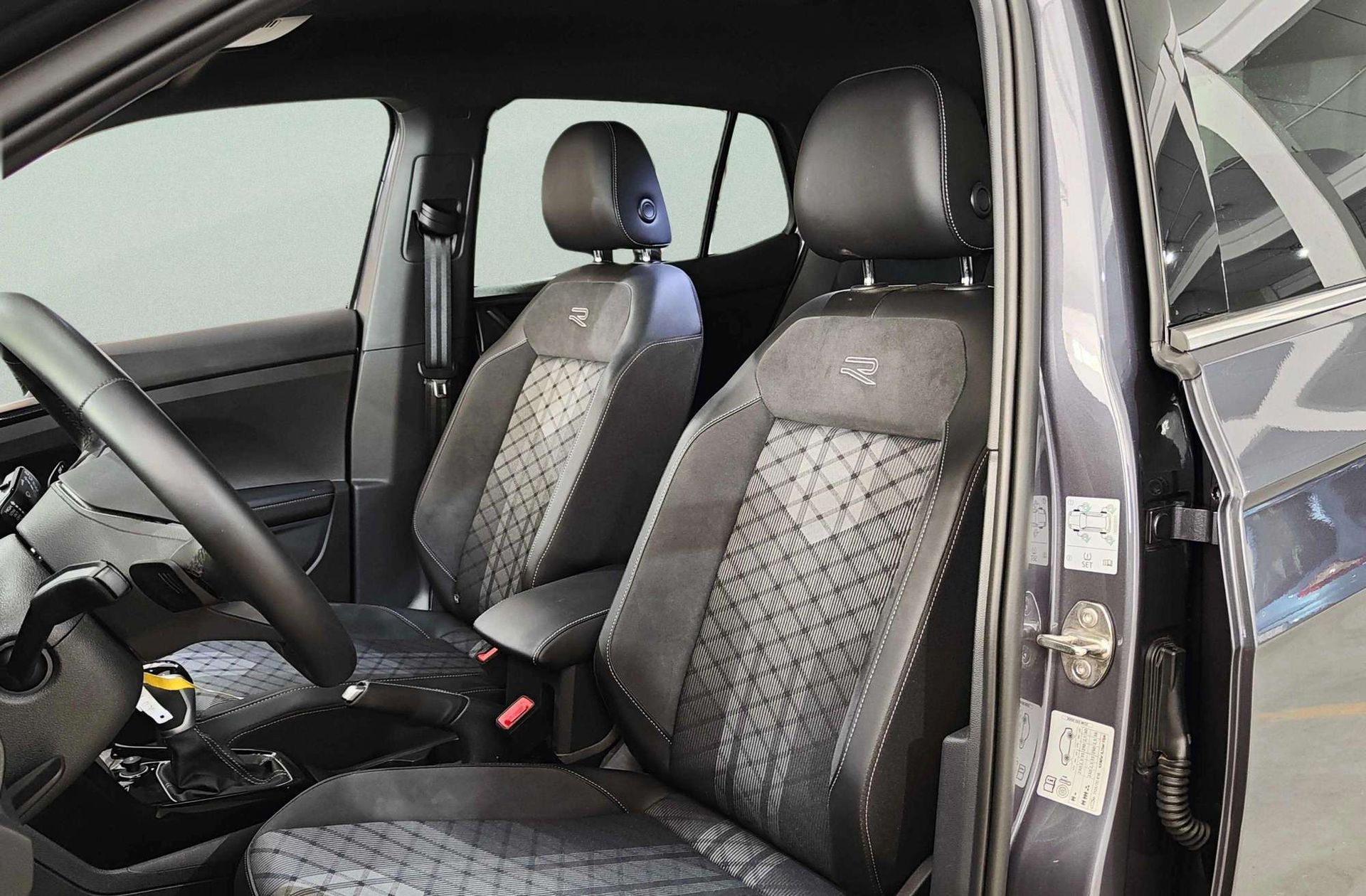 Volkswagen T-Cross R-Line 1.0 TSI DSG - foto 12