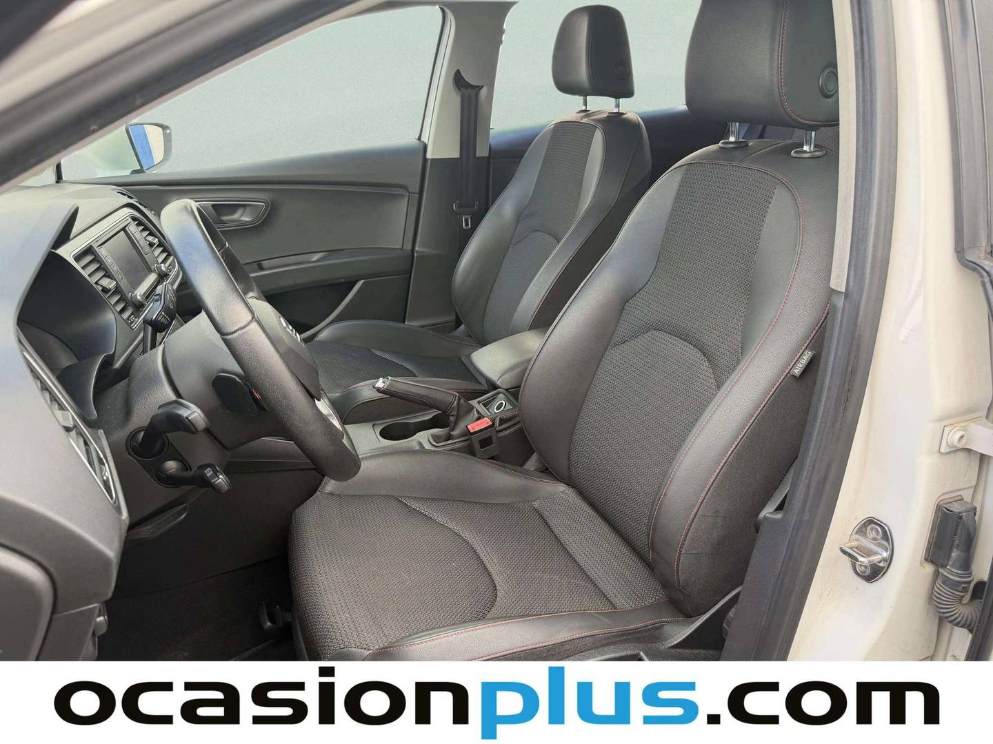 Foto asientos delanteros Seat León Seat León ST 2.0 TDI S&S FR DSG (150 CV)