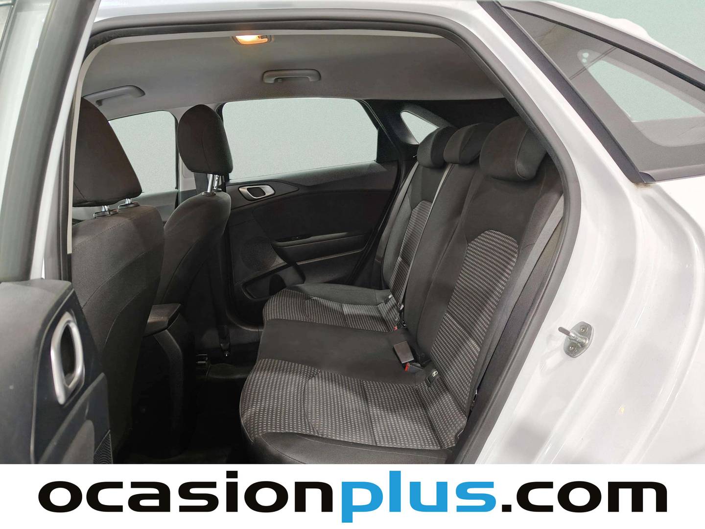 Foto asientos traseros KIA Ceed KIA Ceed 1.0 T-GDi Concept (120 CV)
