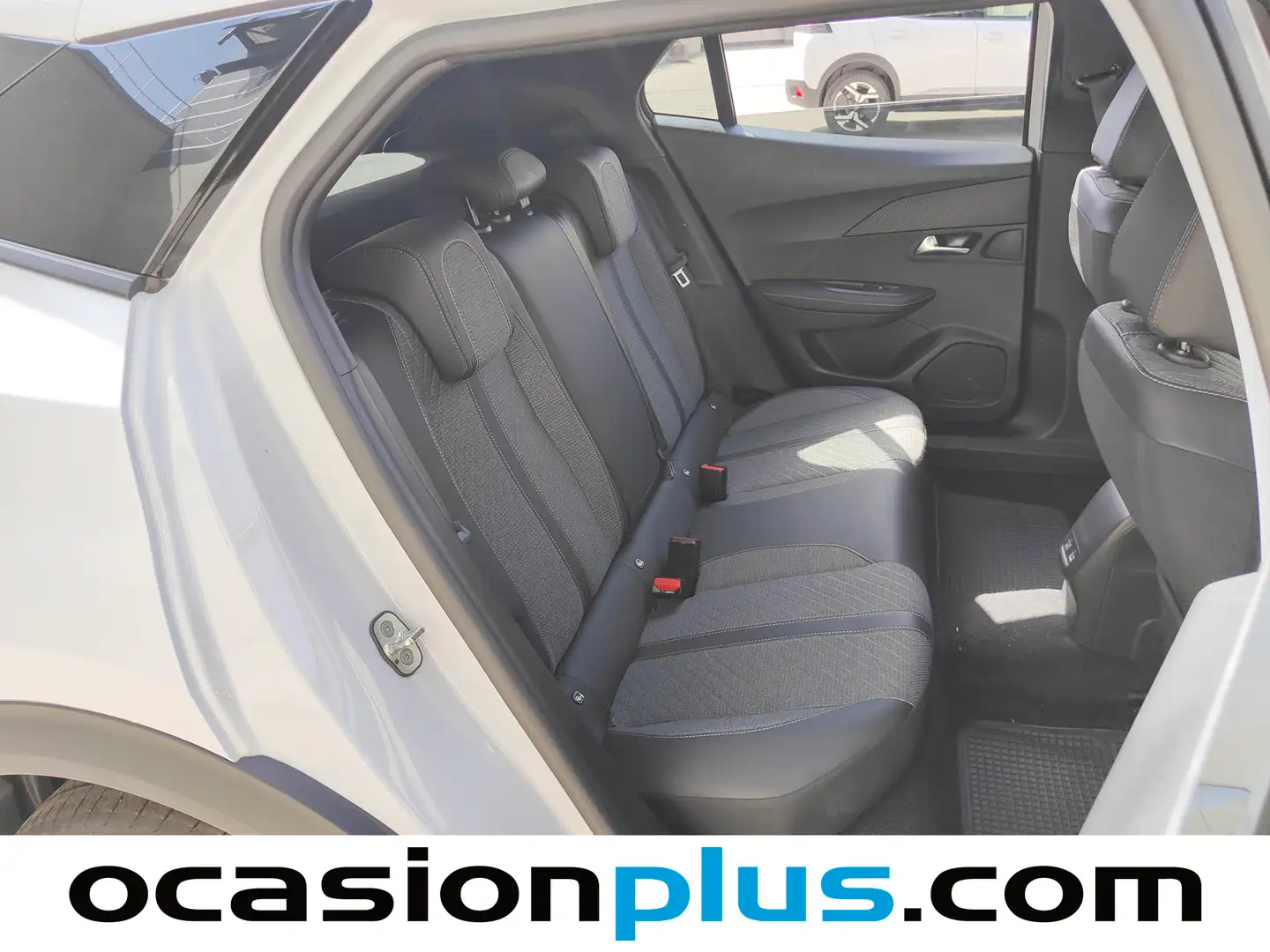 Foto Peugeot 2008 Peugeot 2008 PureTech 130 S&S Allure EAT8 (130 CV)