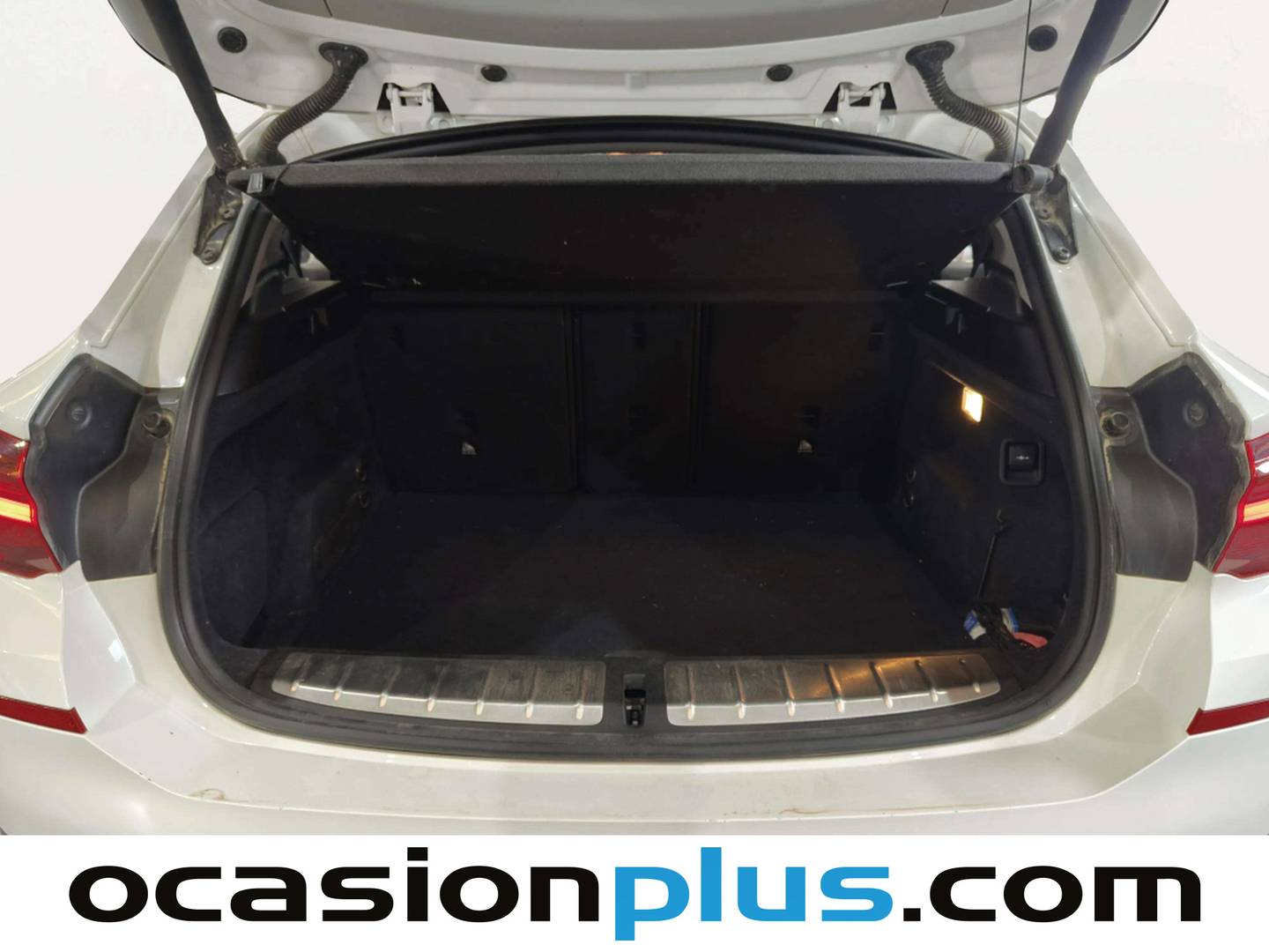 Fotos maletero BMW X2 BMW X2 sDrive18i (140 CV)