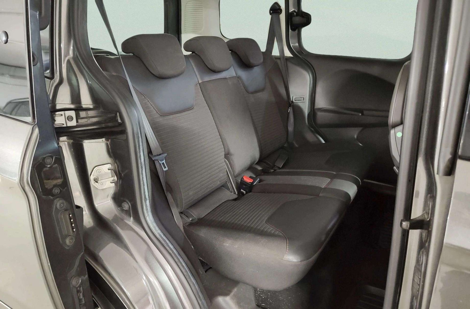 Ford Tourneo Courier 1.0 EcoBoost Sport - foto 16
