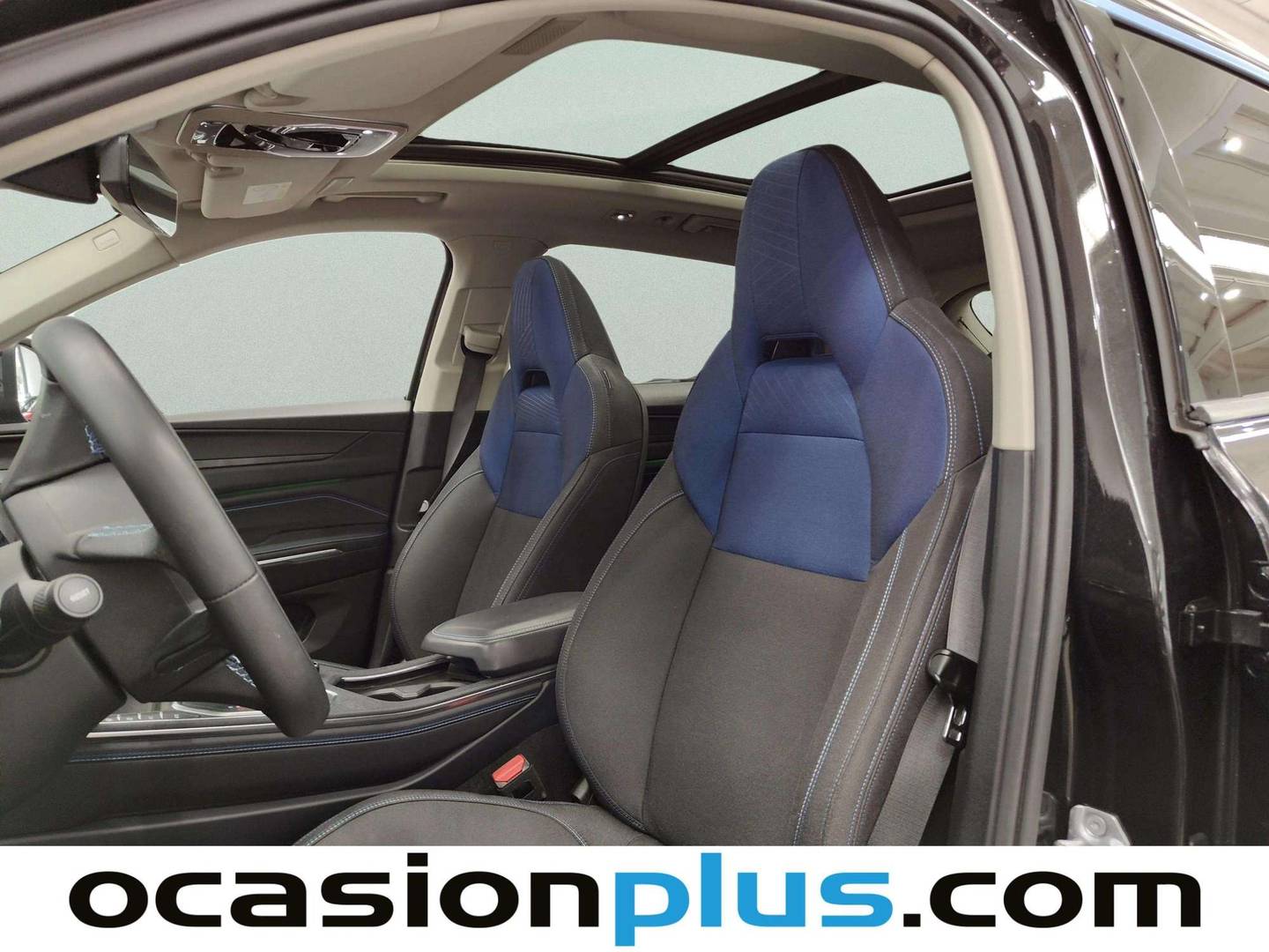 Equipamiento del Lynk & Co 01 Lynk & Co 01 1.5 PHEV (261 CV)
