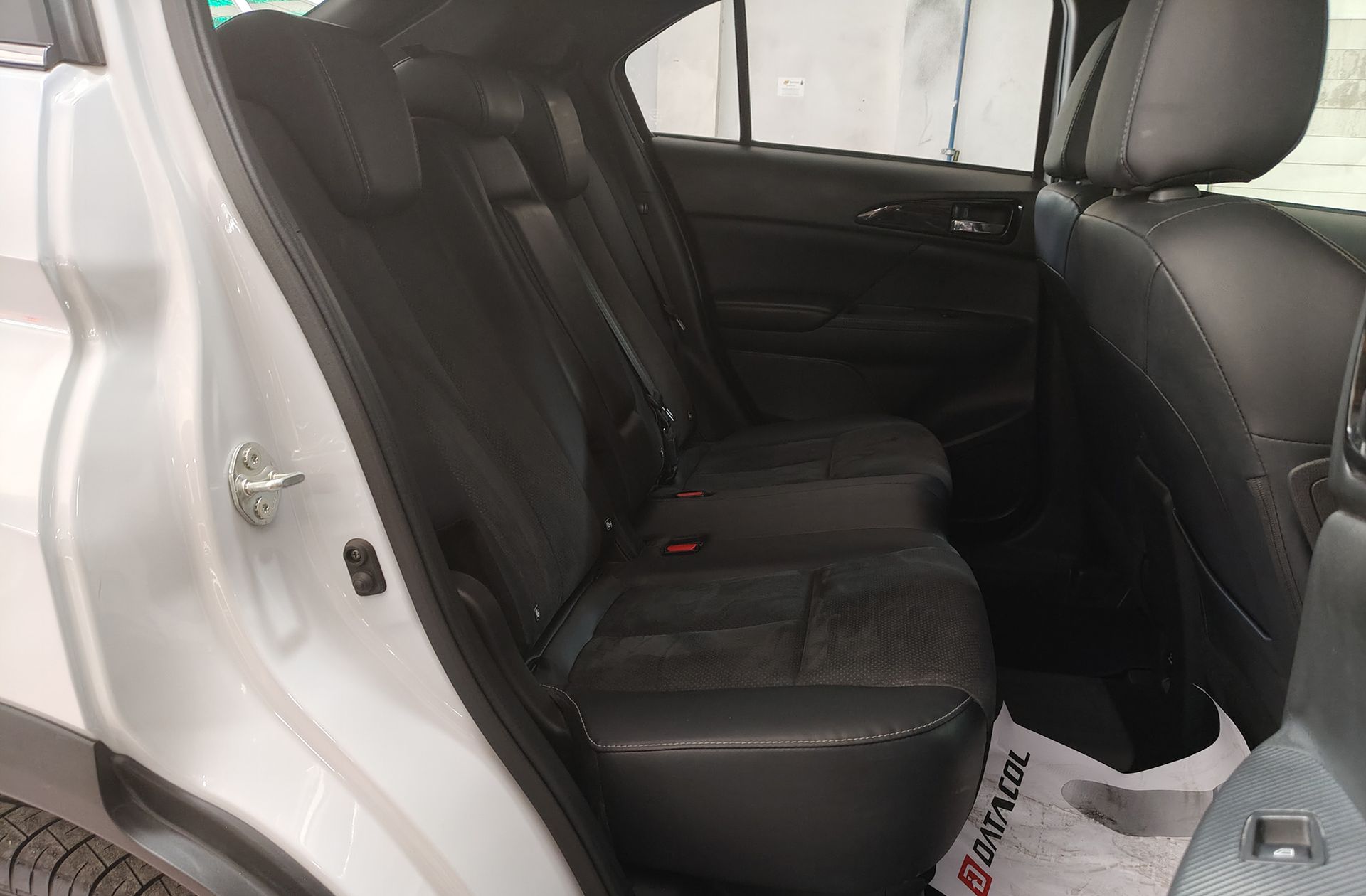 Mitsubishi Eclipse Cross 2.4 PHEV Kaiteki 4WD - foto 19