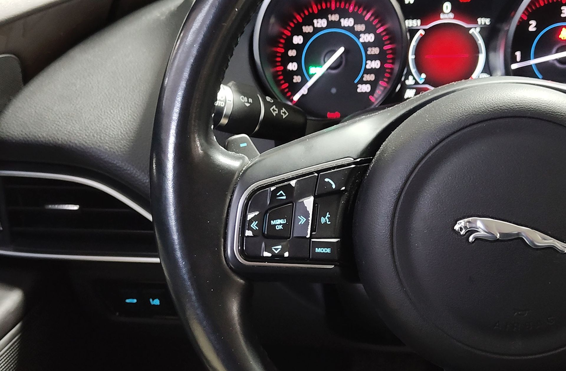 Jaguar XE 2.0 Diesel Pure RWD - foto 22