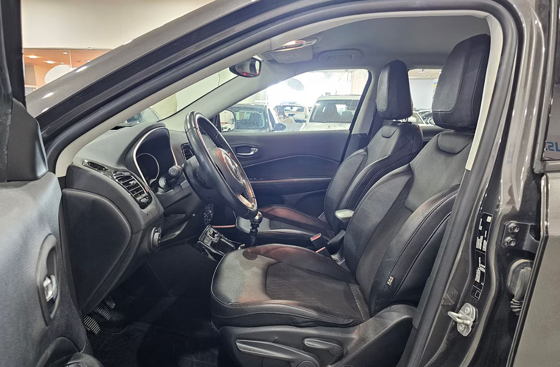 Jeep Compass 1.6 MultiJet Night Eagle 4x2 - foto 8