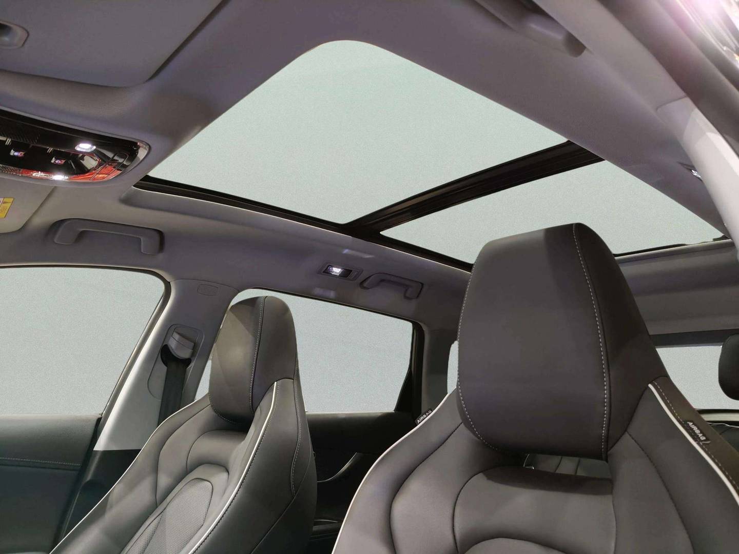 Extras y acabados del EBRO S700 EBRO S700 1.6 TGDI Luxury 7 DCT (147 CV)