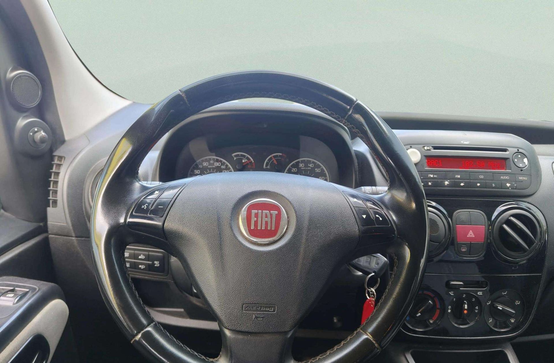 Fiat Qubo 1.3 MultiJet Dynamic - foto 17