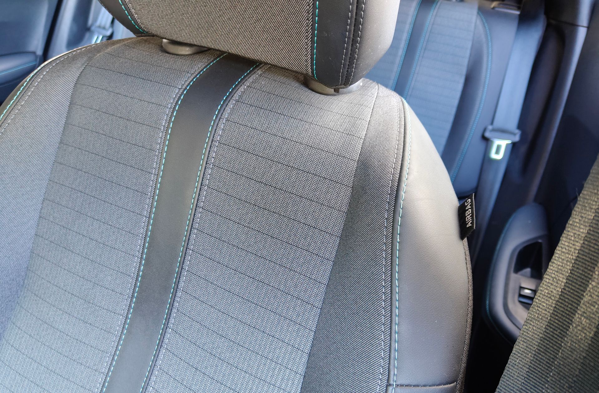 Peugeot 2008 PureTech 130 Allure Pack EAT8 - foto 6