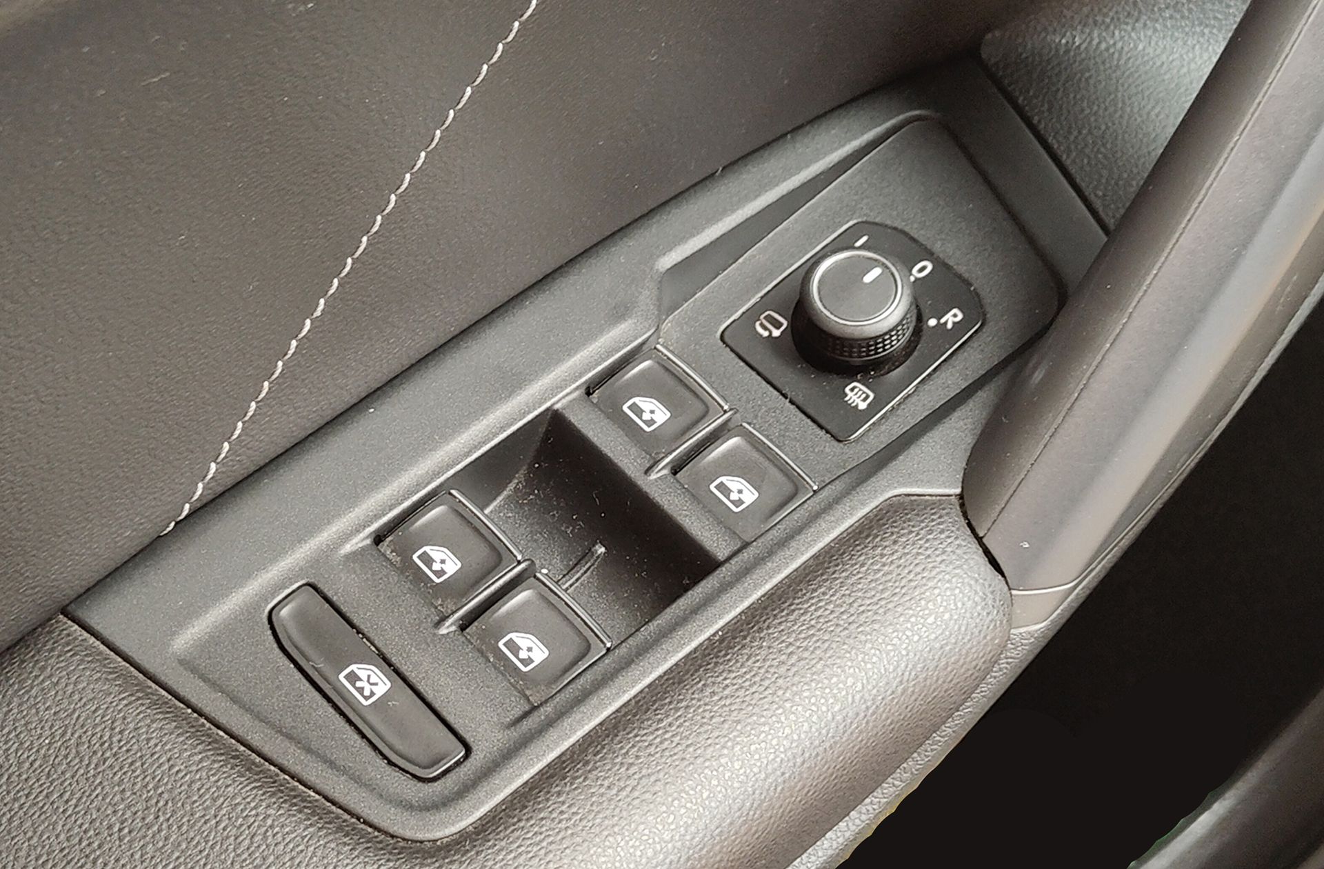 Volkswagen Tiguan R-Line 1.5 TSI DSG - foto 39