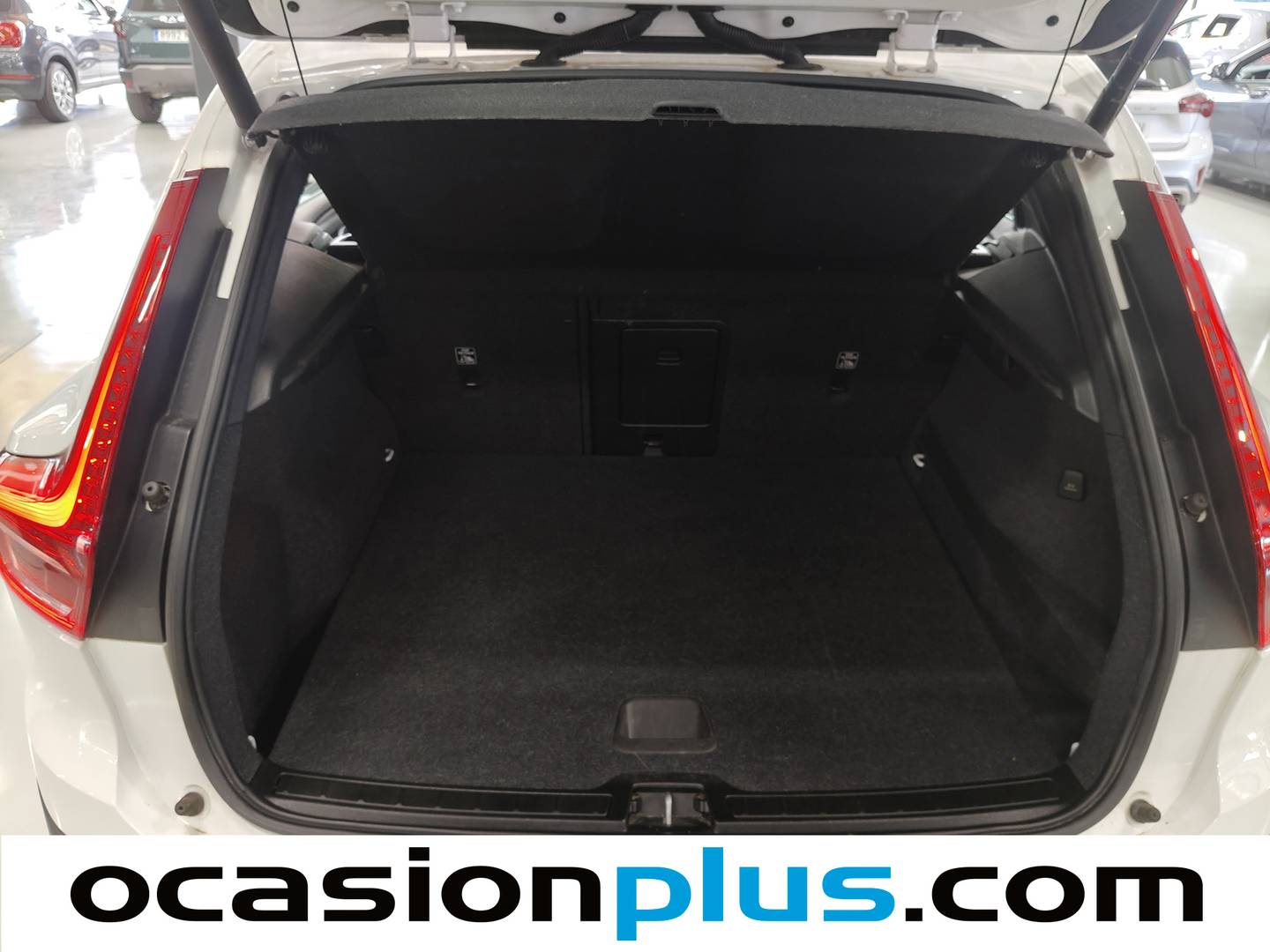 Fotos maletero Volvo XC40 Volvo XC40 T3 Business Plus Auto (163 CV)