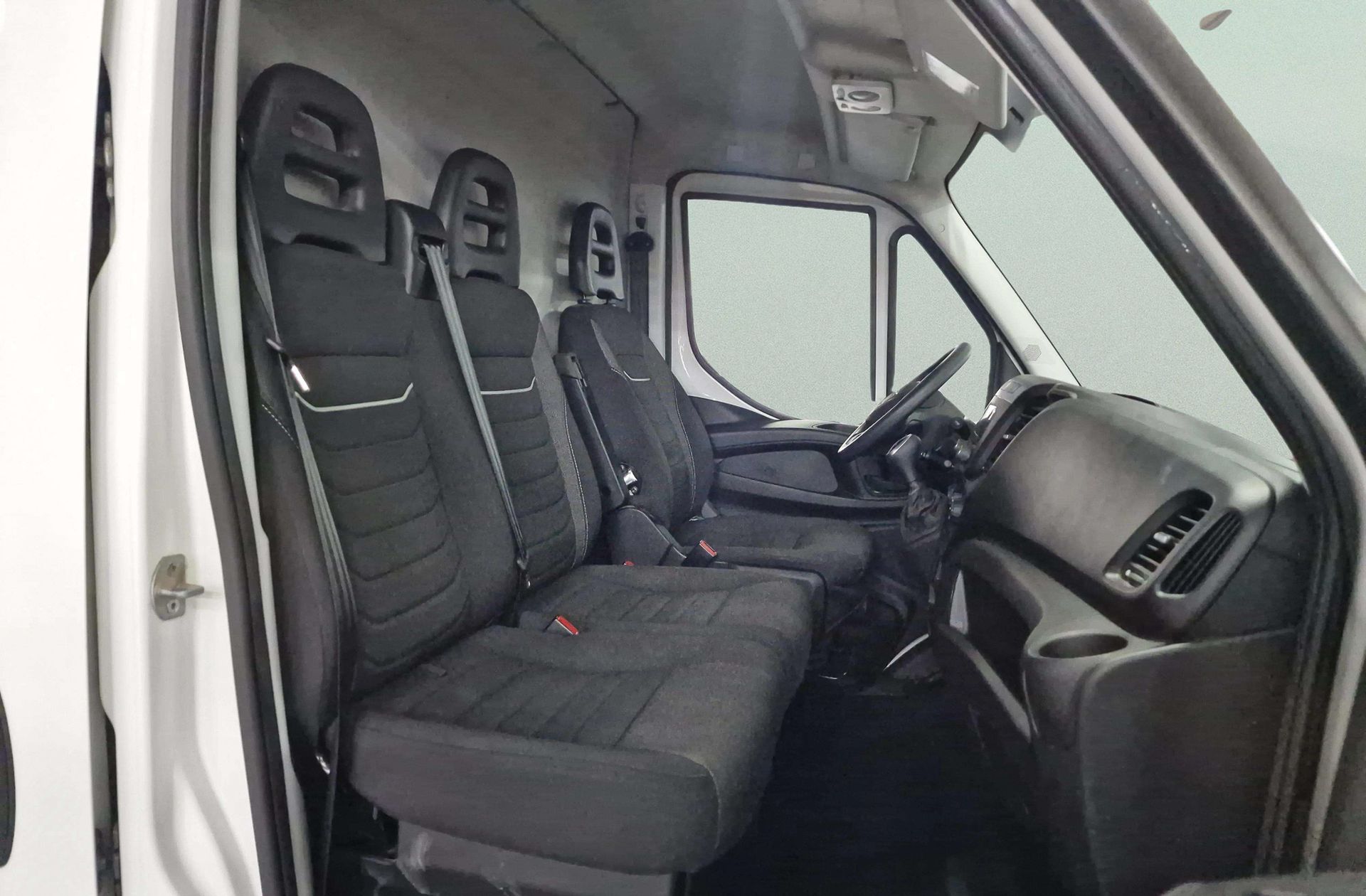 Iveco Daily Furgon 35S 16H V 3520/H2 3 plazas - foto 13