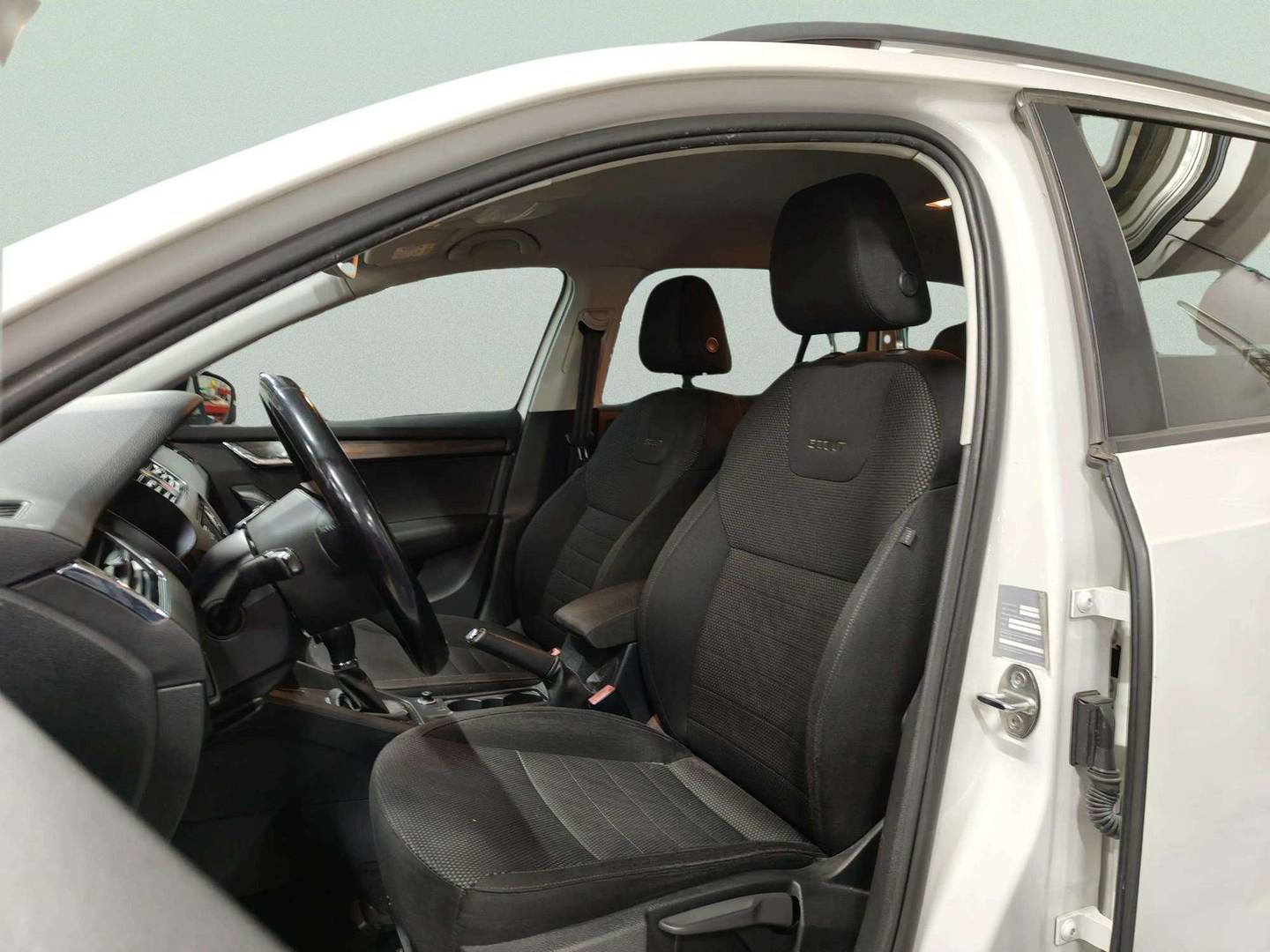 Foto asientos delanteros Skoda Scout Skoda Scout 2.0 TDI CR DSG 4x4 (184 CV)