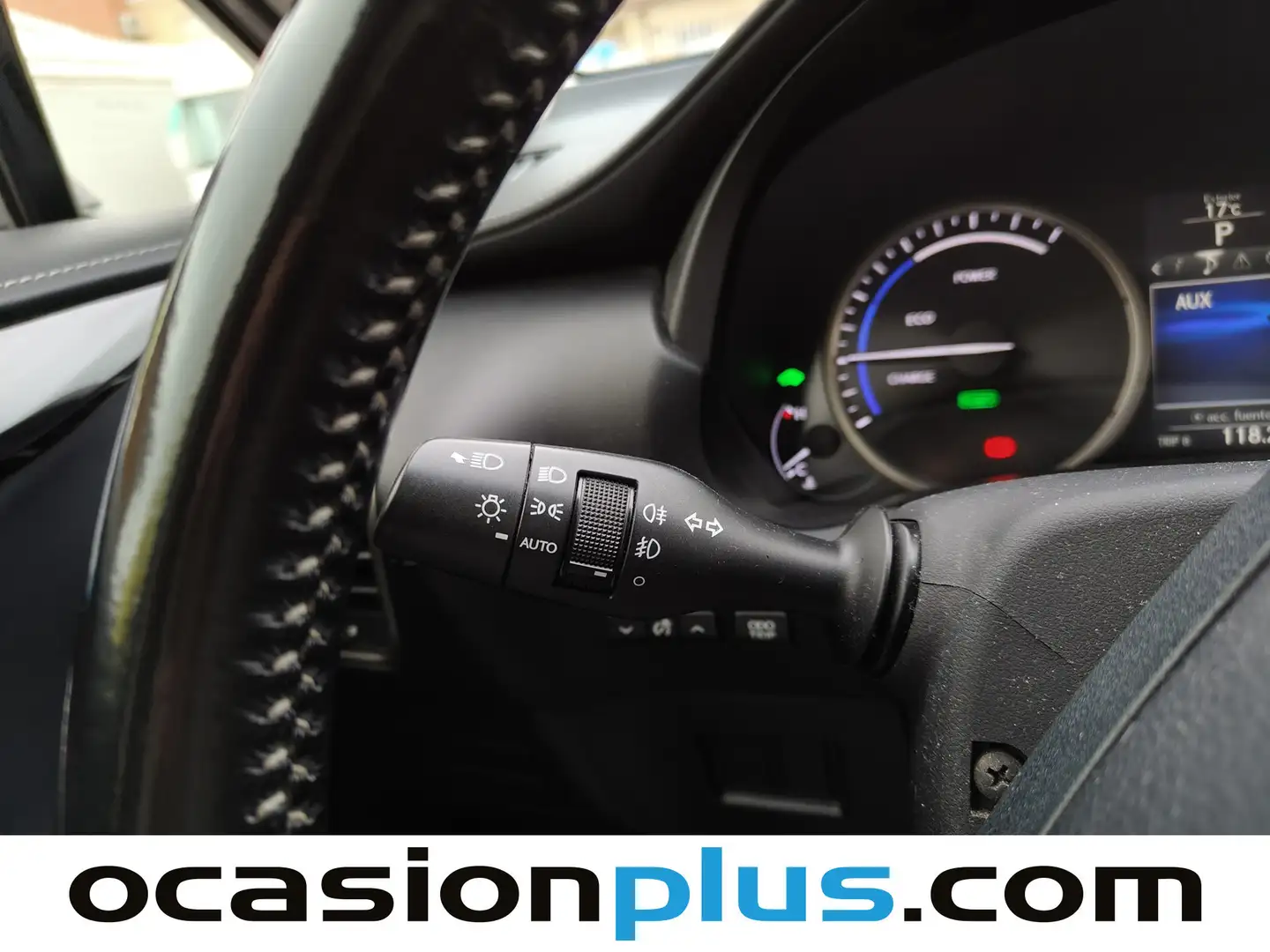 Foto Lexus NX Lexus NX 300h Corporate 2WD + Navibox (197 CV)