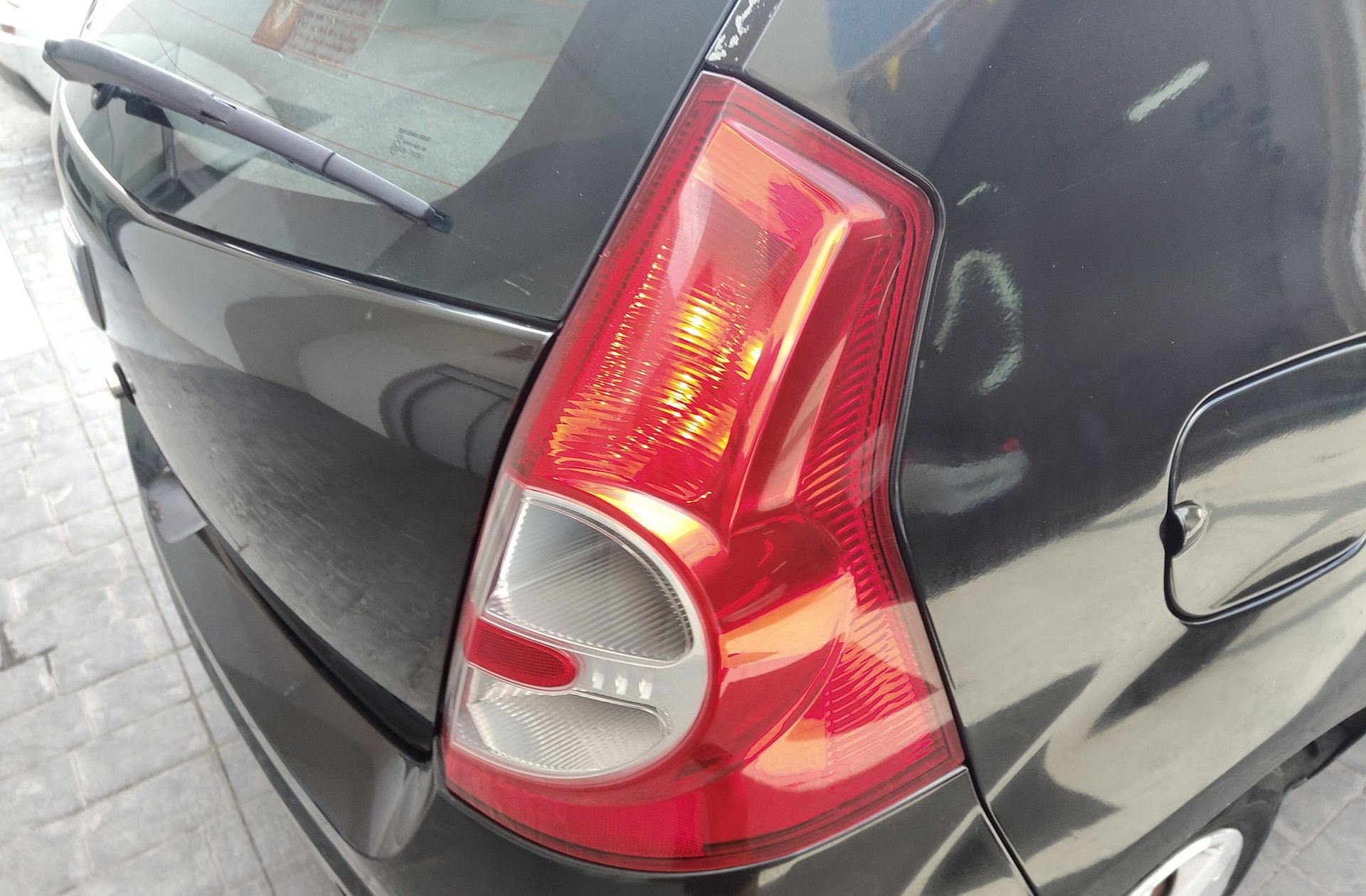 Dacia Sandero Laureate 1.2 - foto 13