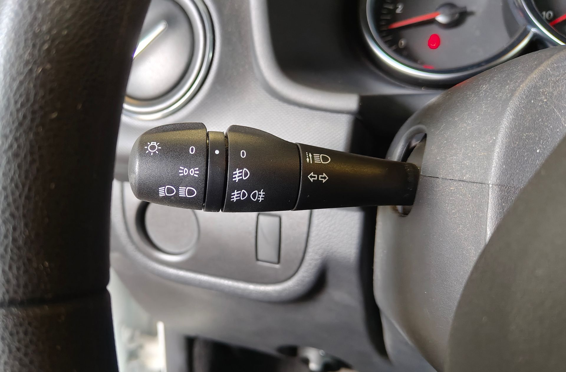 Dacia Sandero Stepway Essential 1.0 - foto 17