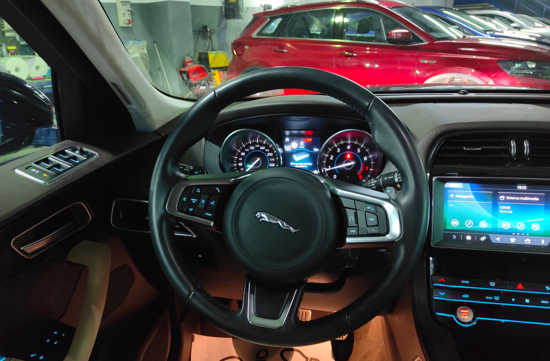 Jaguar F-Pace 2.0T i4 Prestige AWD - foto 26