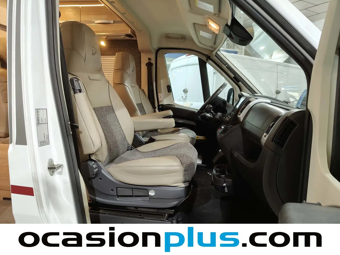 Foto Citroën Dethleffs Globetrail 640 DB 103KW (140 CV) Citroën Dethleffs Globetrail 640 DB 103KW (140 CV) 640 DB  Edition 90  (140 CV) ( 4 Plazas )