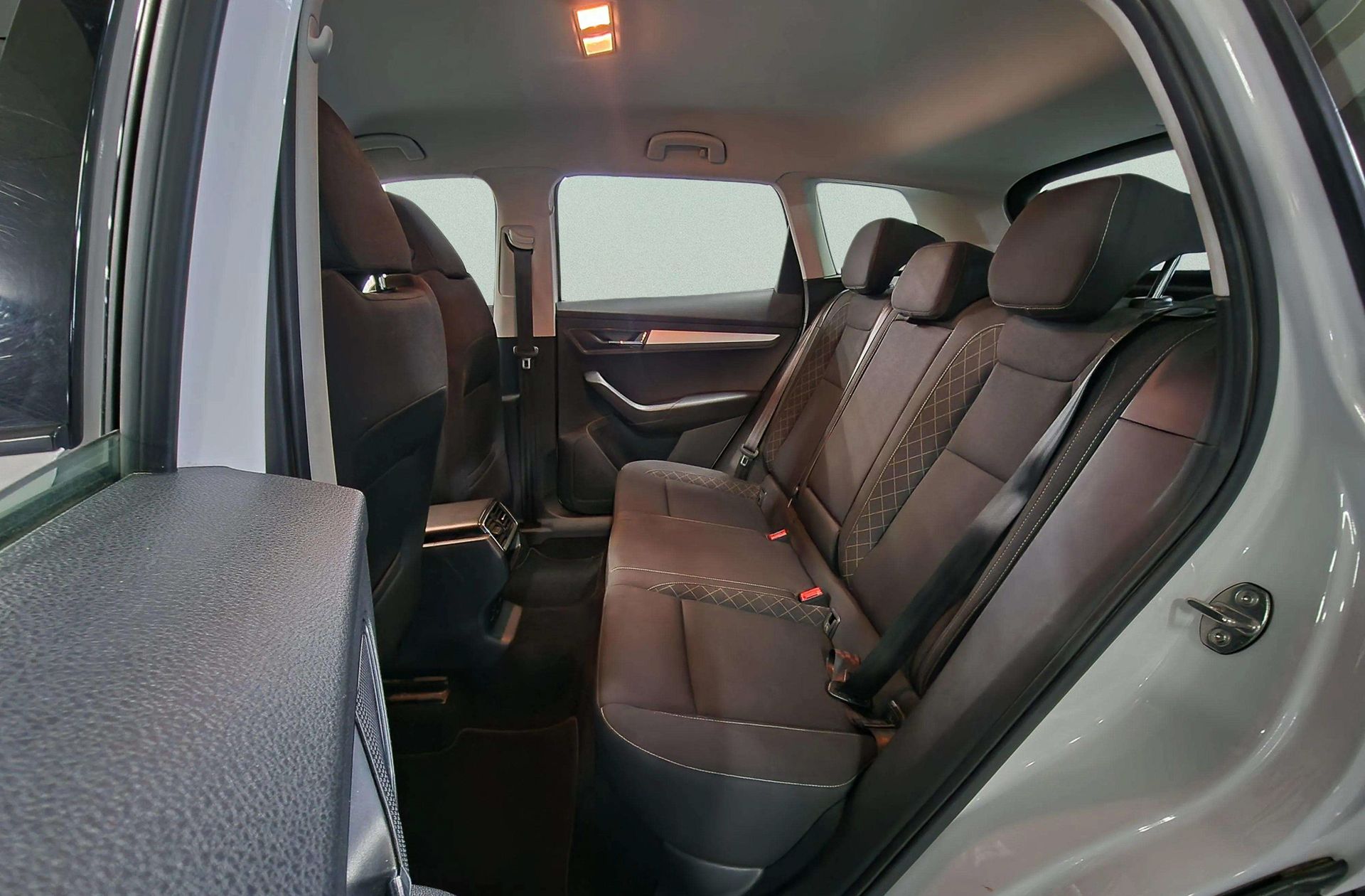 Škoda Karoq 2.0 TDI Ambition 4x4 DSG - foto 11
