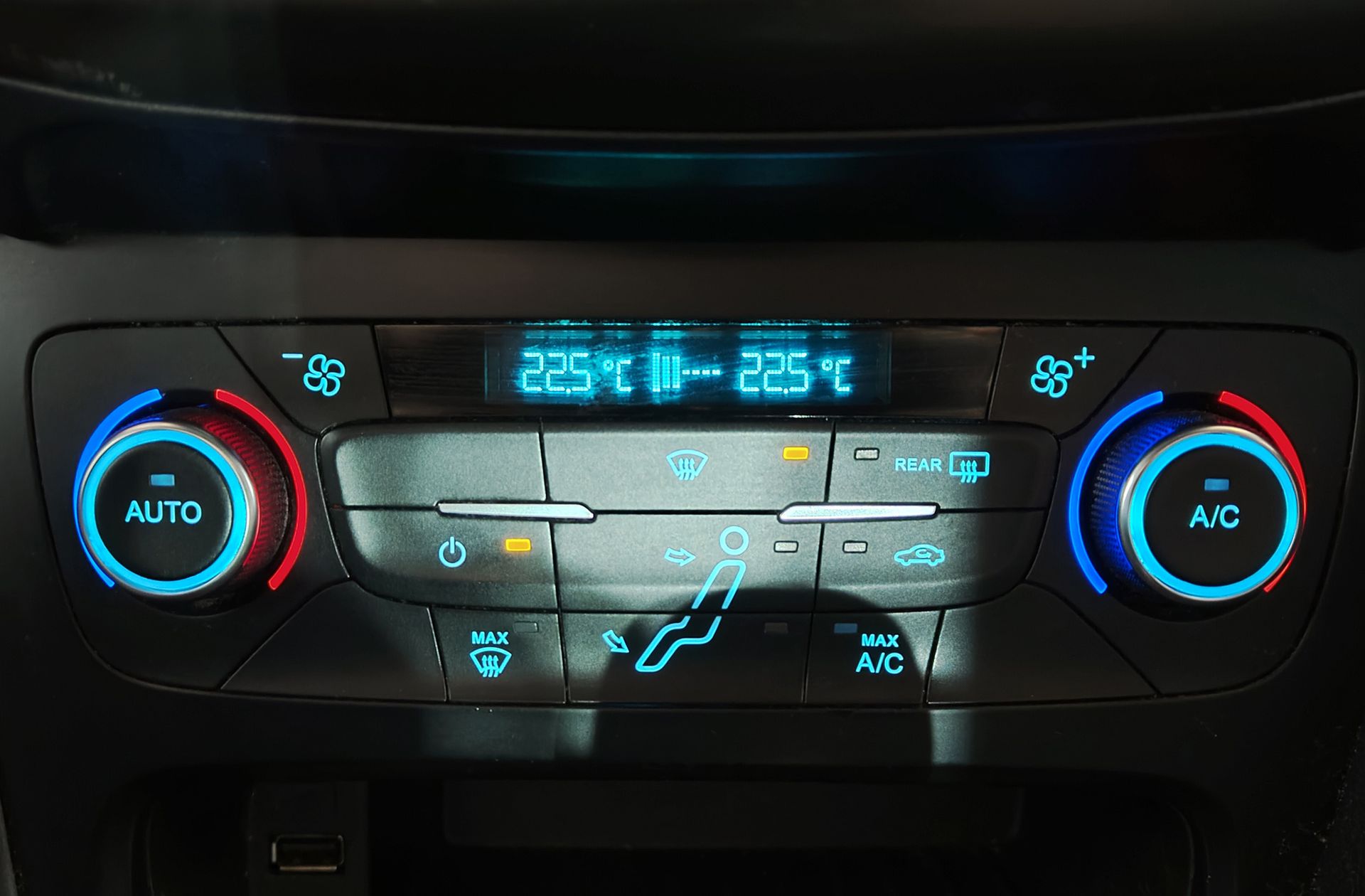 Ford Focus 1.0 EcoBoost ST-Line - foto 11