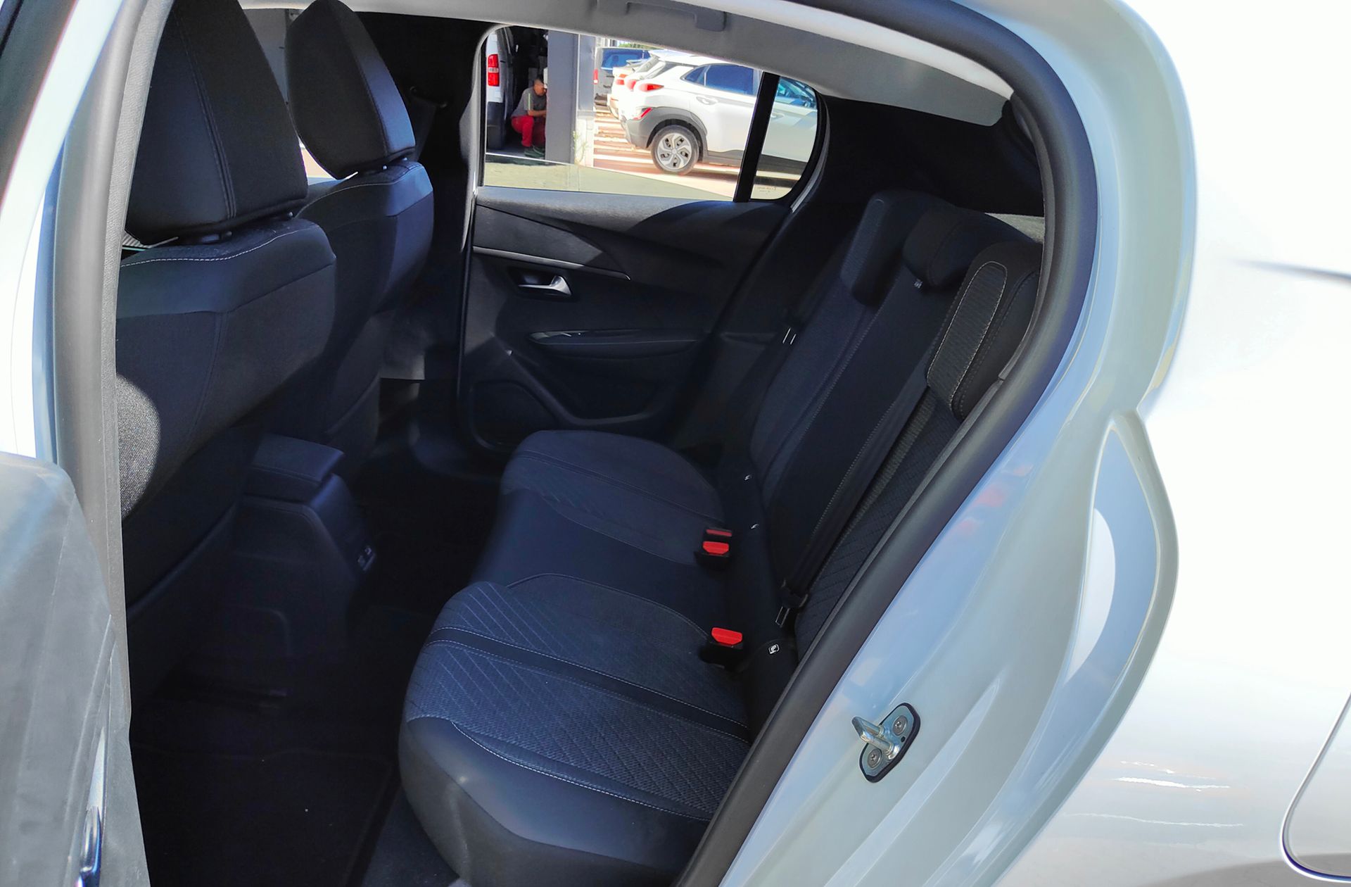 Peugeot 208 PureTech 100 Allure - foto 12