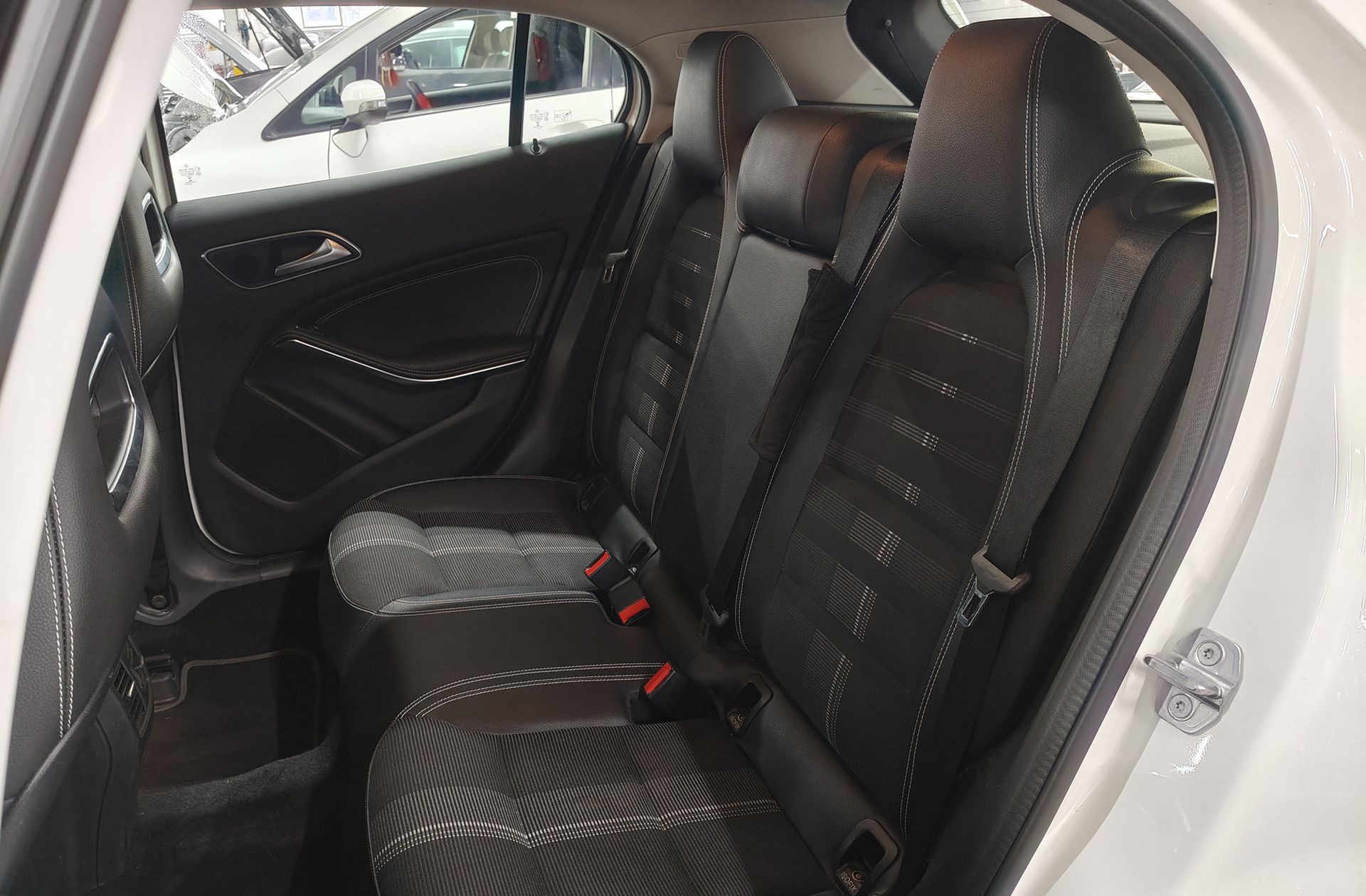 Mercedes-Benz GLA 200 d - foto 11
