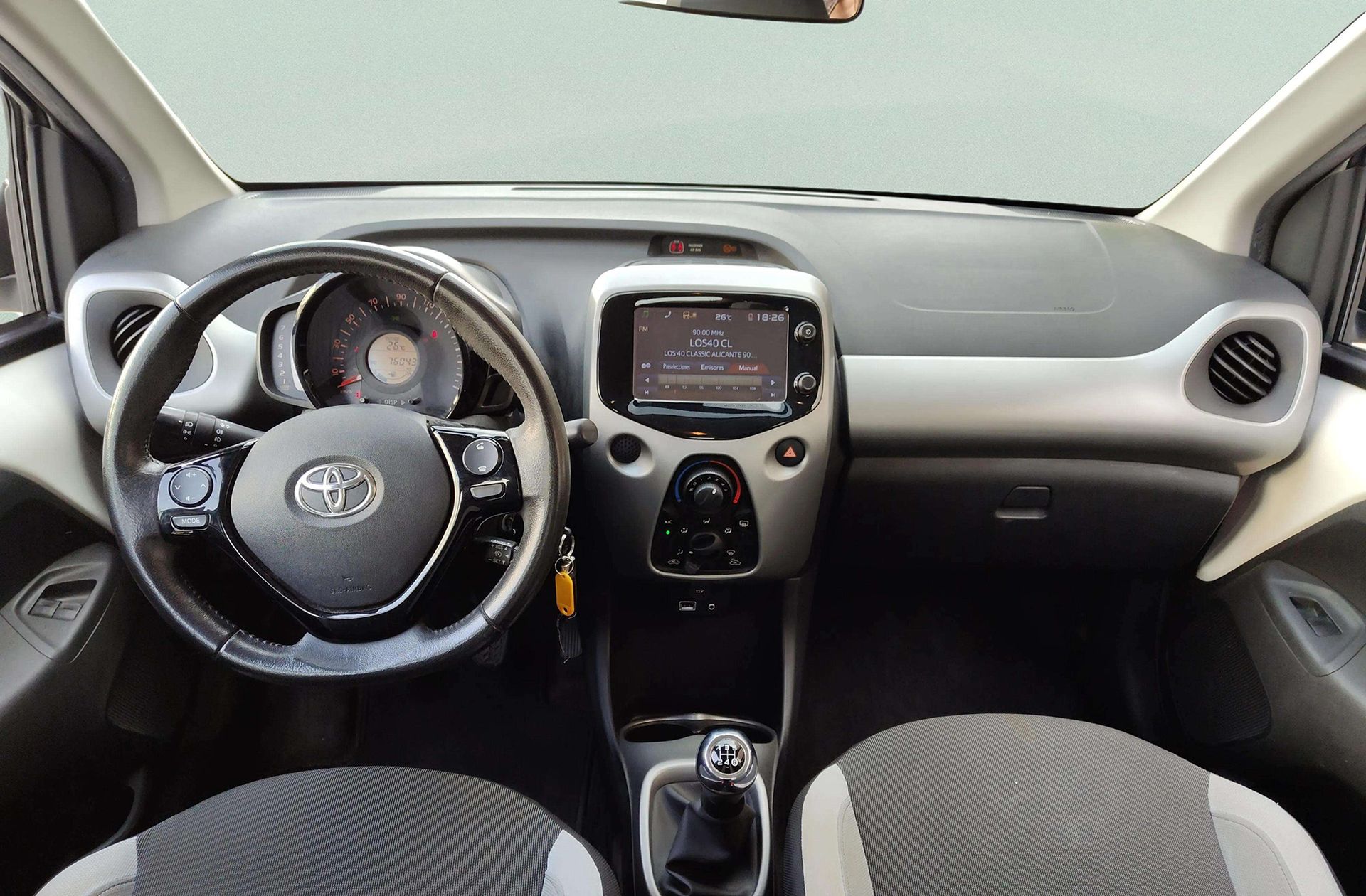 Toyota Aygo 1.0 70 x-play - foto 6