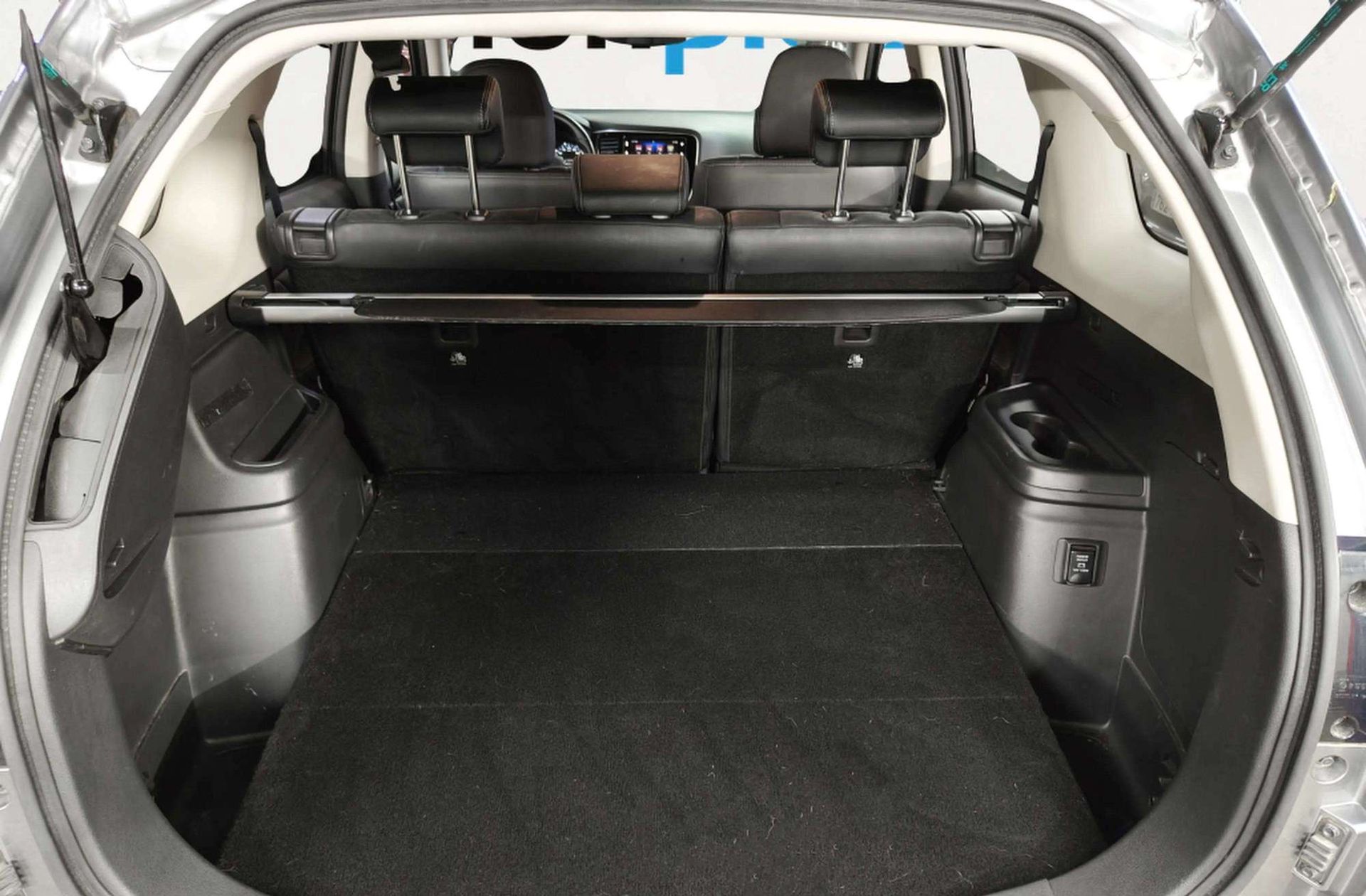 Mitsubishi Outlander 2.0 PHEV Kaiteki 4WD - foto 19
