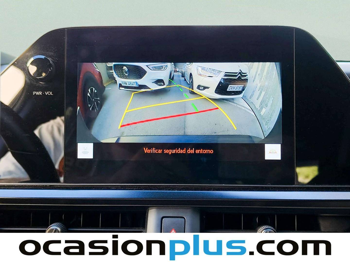 Equipamiento del Lexus UX Lexus UX 250h Business 2WD (184 CV)