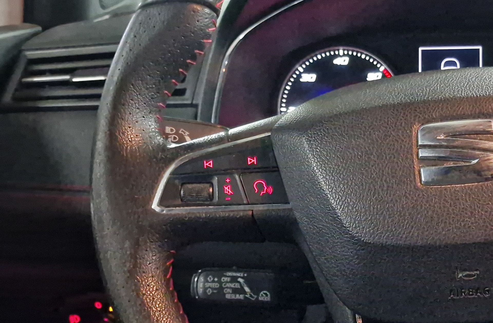 SEAT Arona 1.6 TDI Ecomotive FR - foto 32
