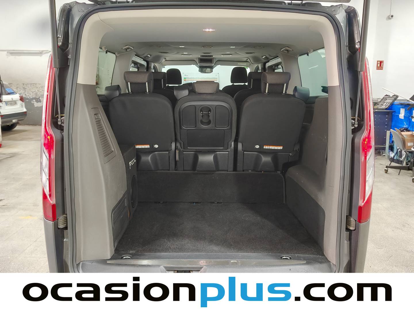 Foto Ford Tourneo Custom Ford Tourneo Custom 2.0 Ecoblue Hybrid L2 Titanium (185 CV) 8 Plazas siete plazas
