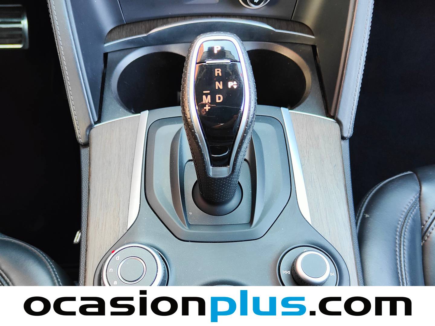 Foto Alfa Romeo Stelvio Alfa Romeo Stelvio 2.0 Petrol First Edition (II) Q4 (280 CV)