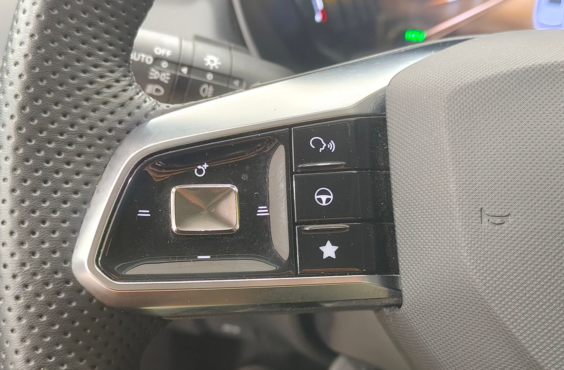 MG ZS 1.5 Hybrid+ Luxury - foto 30