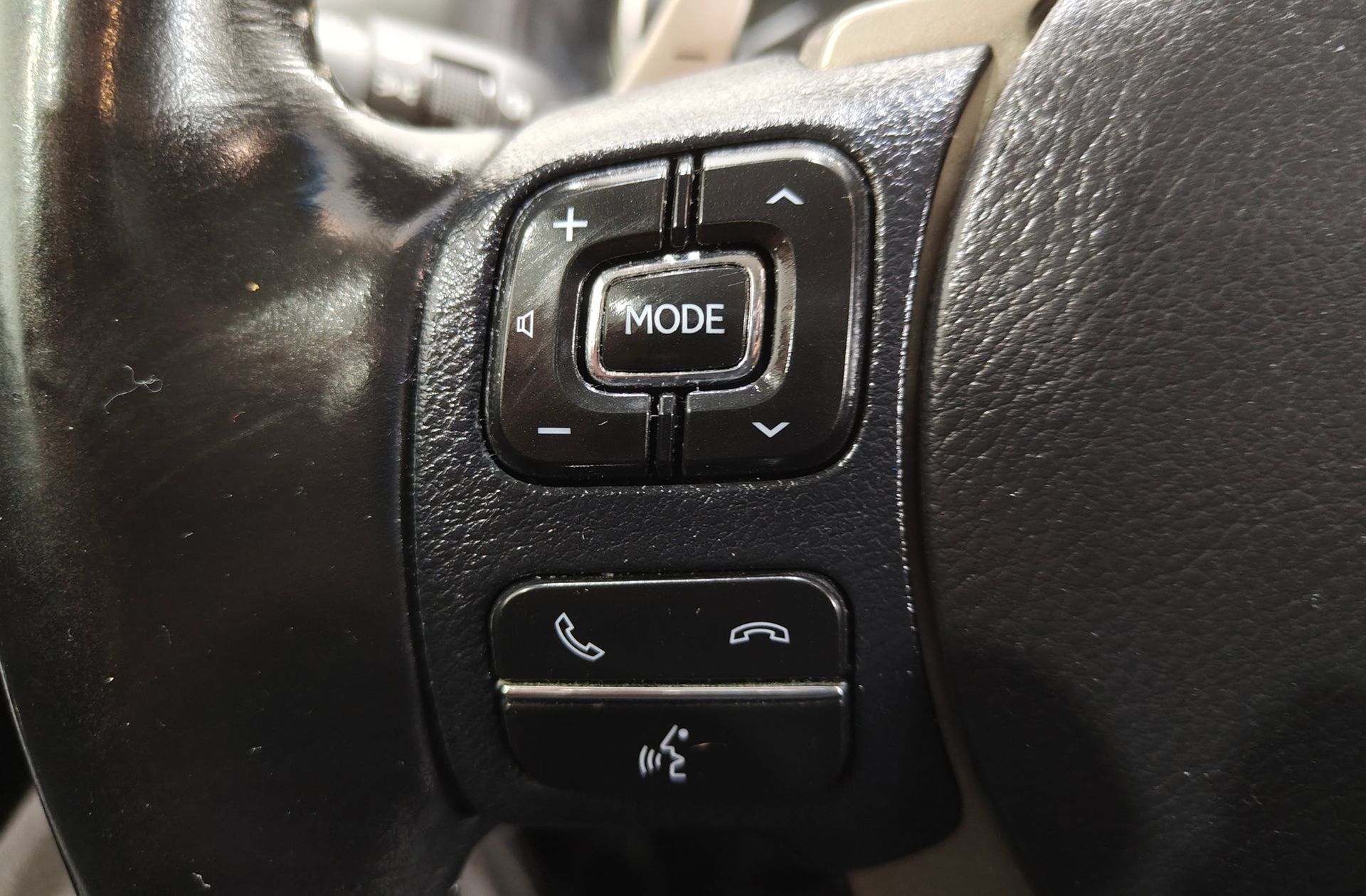Lexus NX 300h Executive 4WD - foto 29