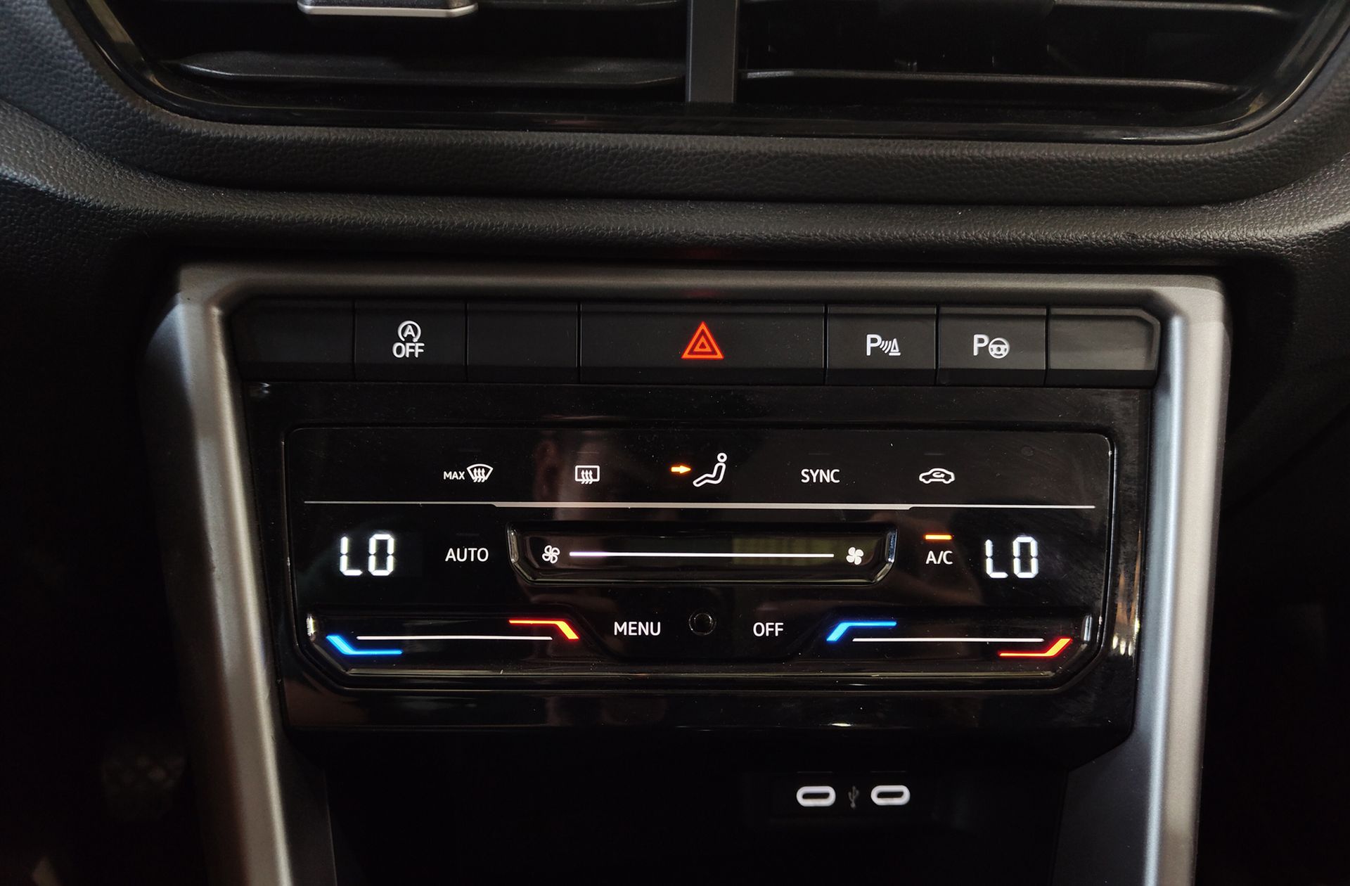 Volkswagen T-Roc Life 2.0 TDI - foto 32