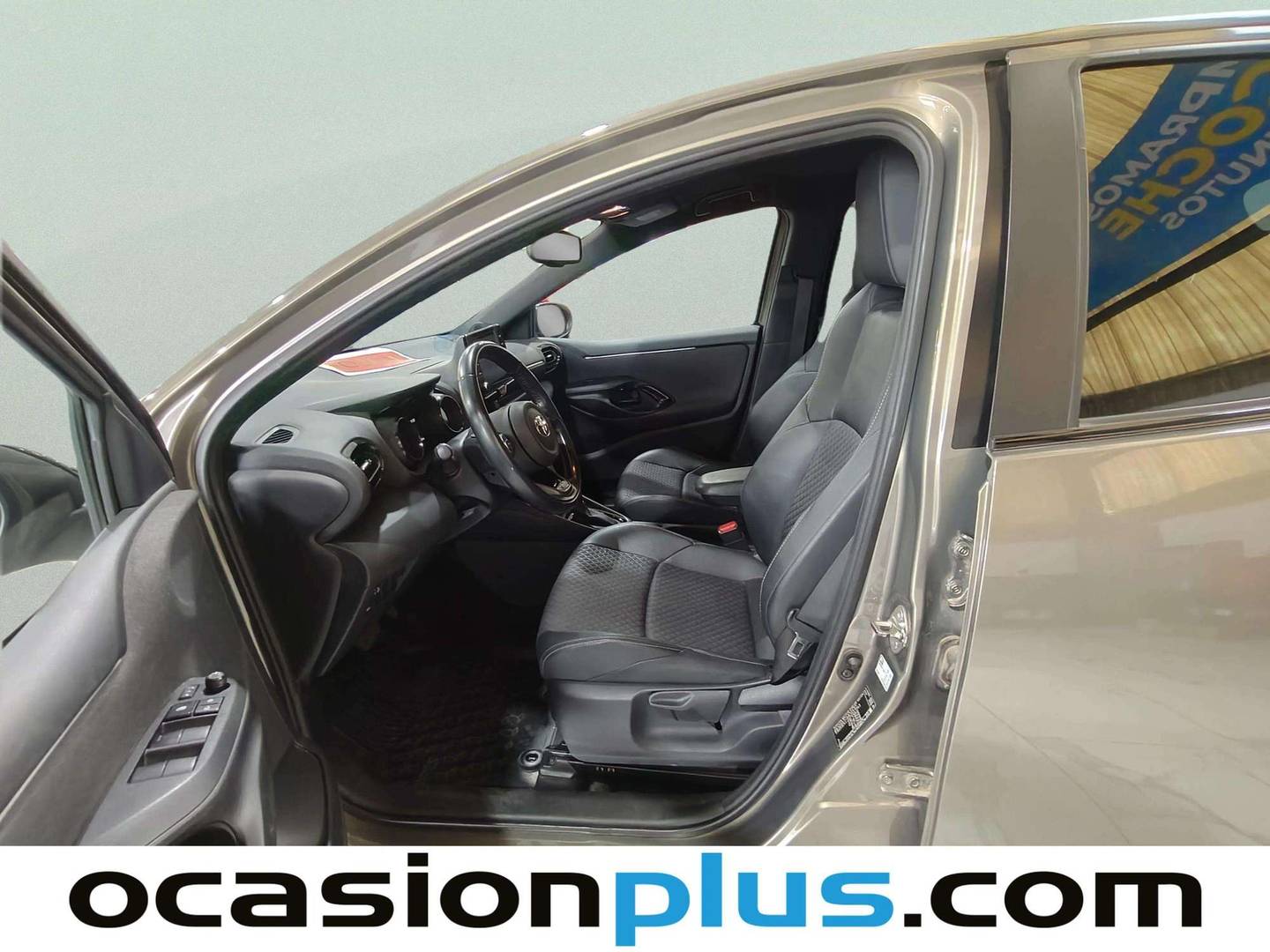 Foto asientos delanteros Toyota Yaris Toyota Yaris 120H Style (116 CV)