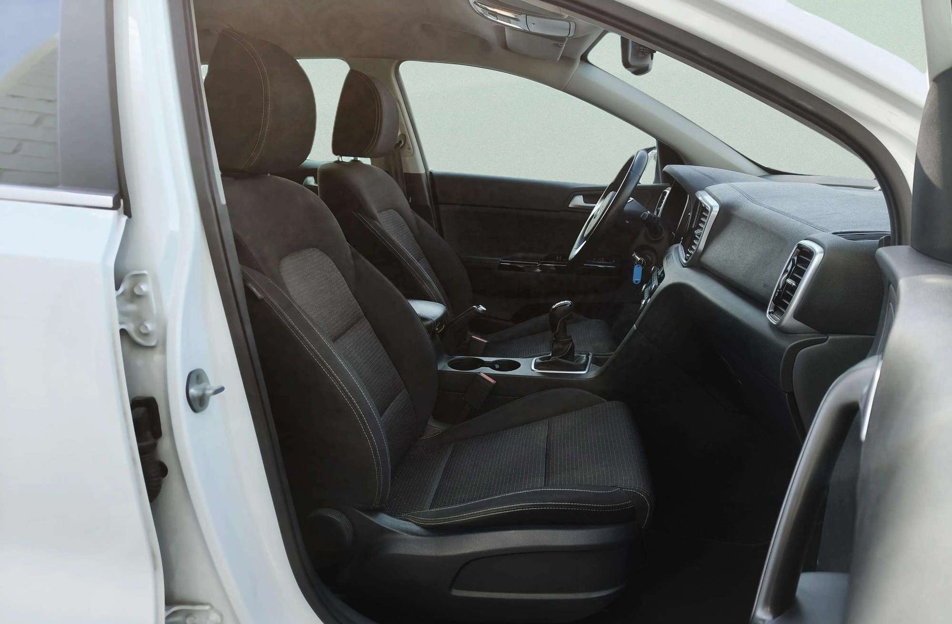 Kia Sportage 1.6 MHEV Black Edition - foto 20