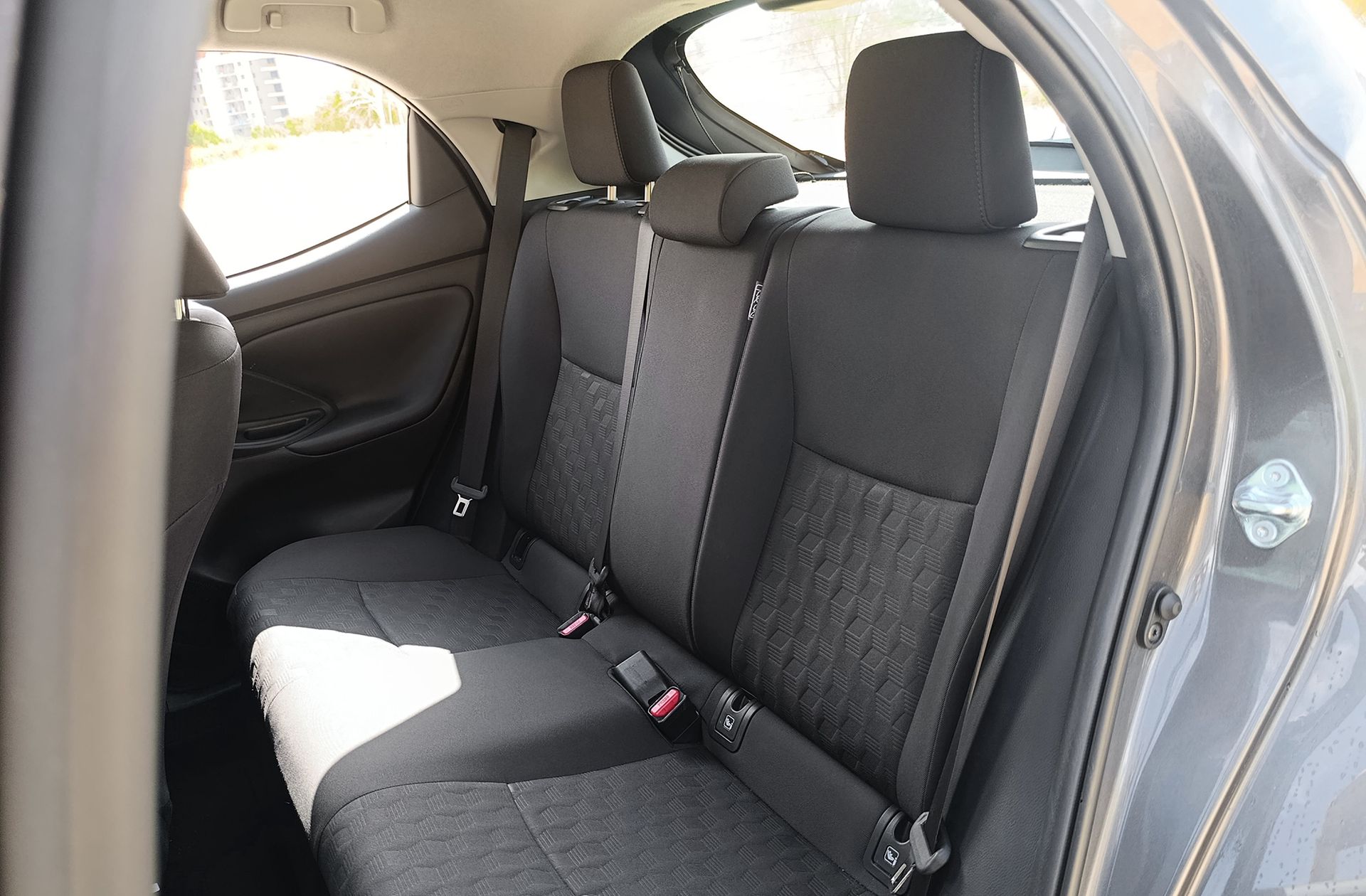 Toyota Yaris 120H Active Plus - foto 11