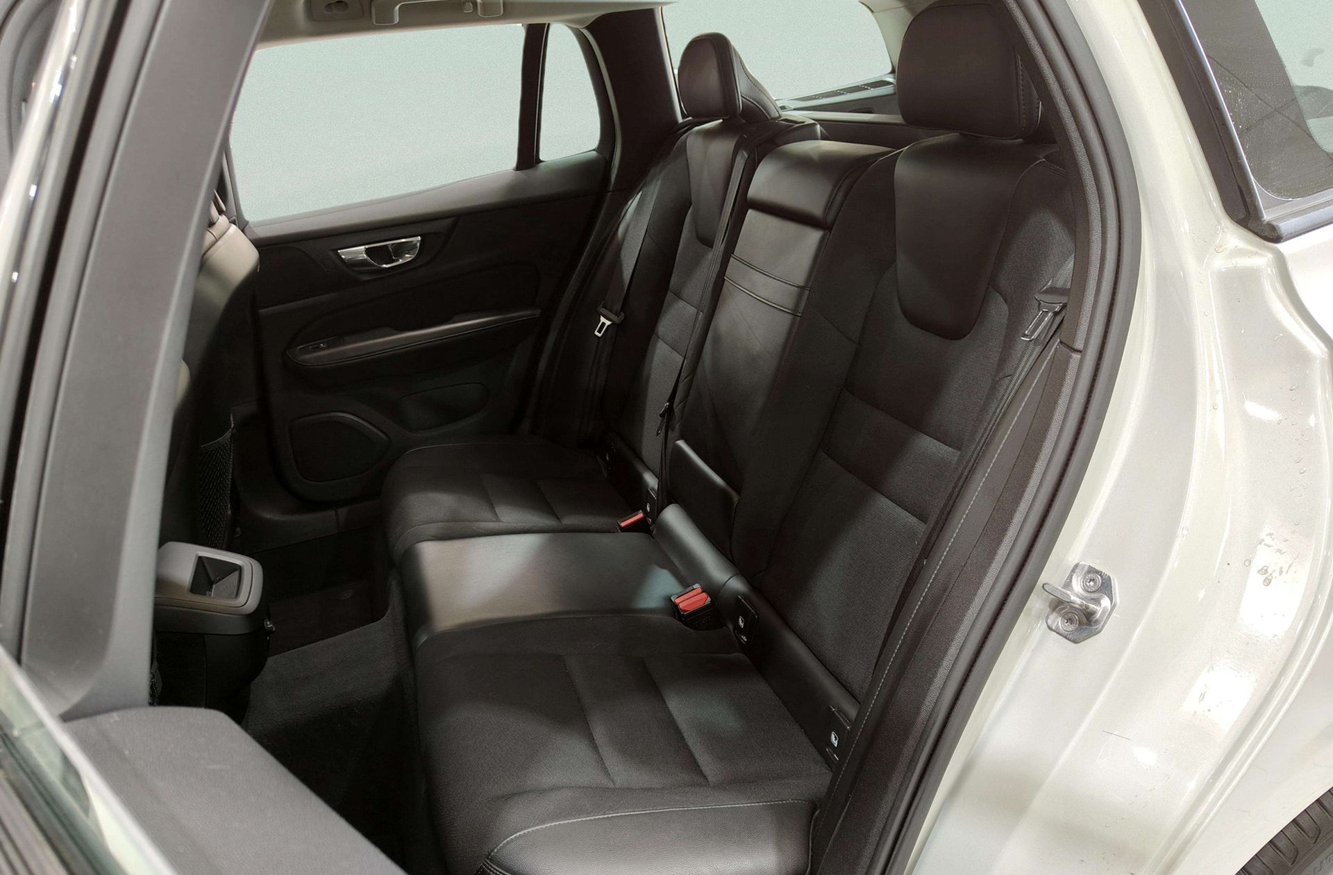 Volvo V60 D4 Momentum - foto 12