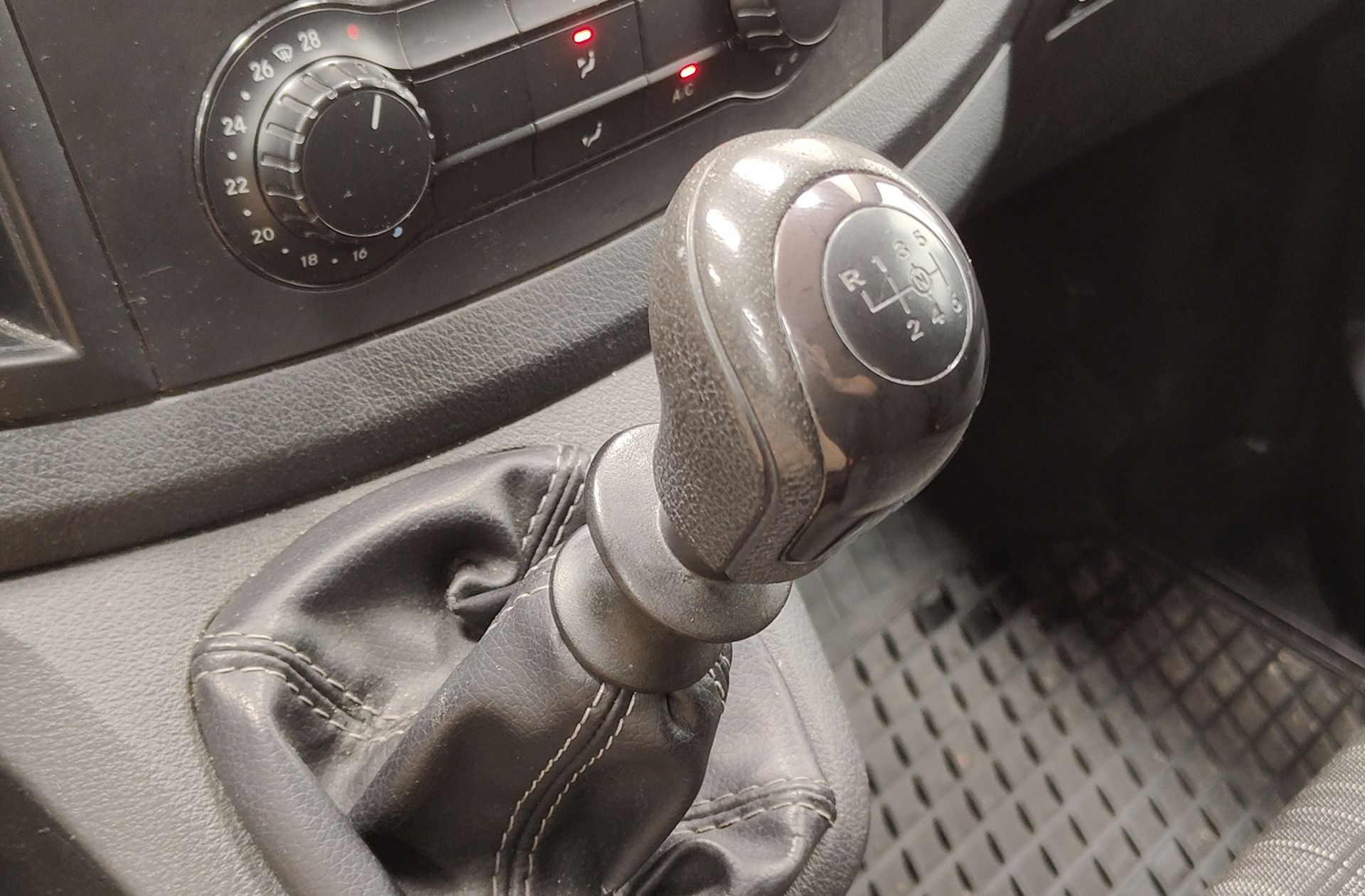 Mercedes-Benz Vito Furgon 109 CDI Compacta - foto 5