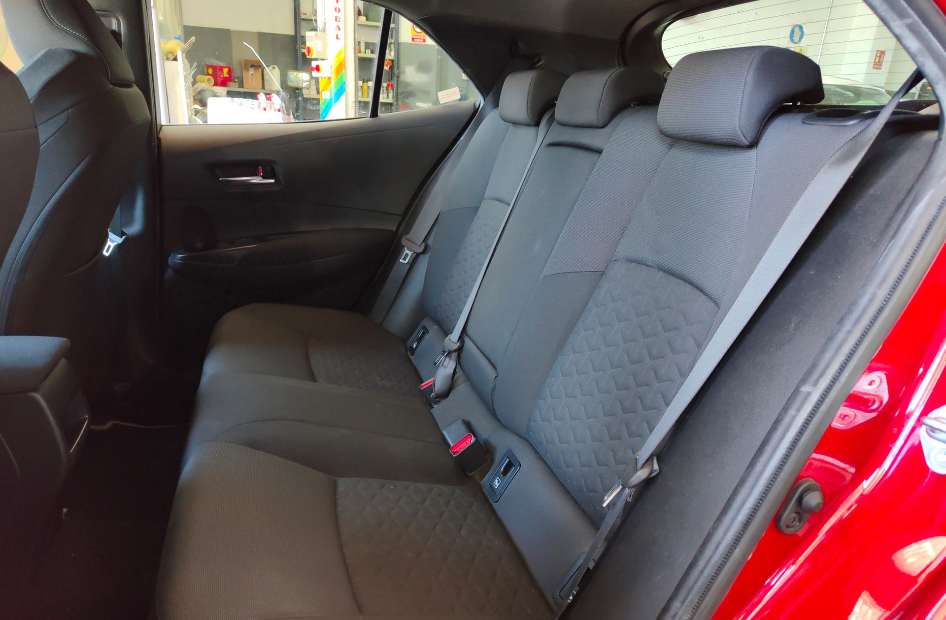 Toyota Corolla 1.8 125 Híbrido Active Tech E-CVT - foto 12