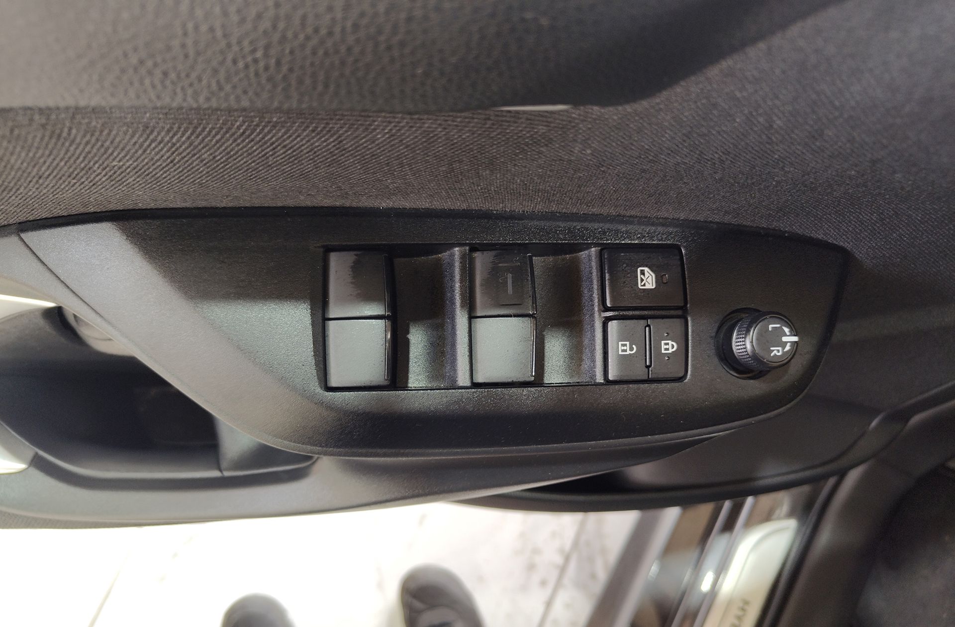 Toyota Yaris 120H Active Plus - foto 24