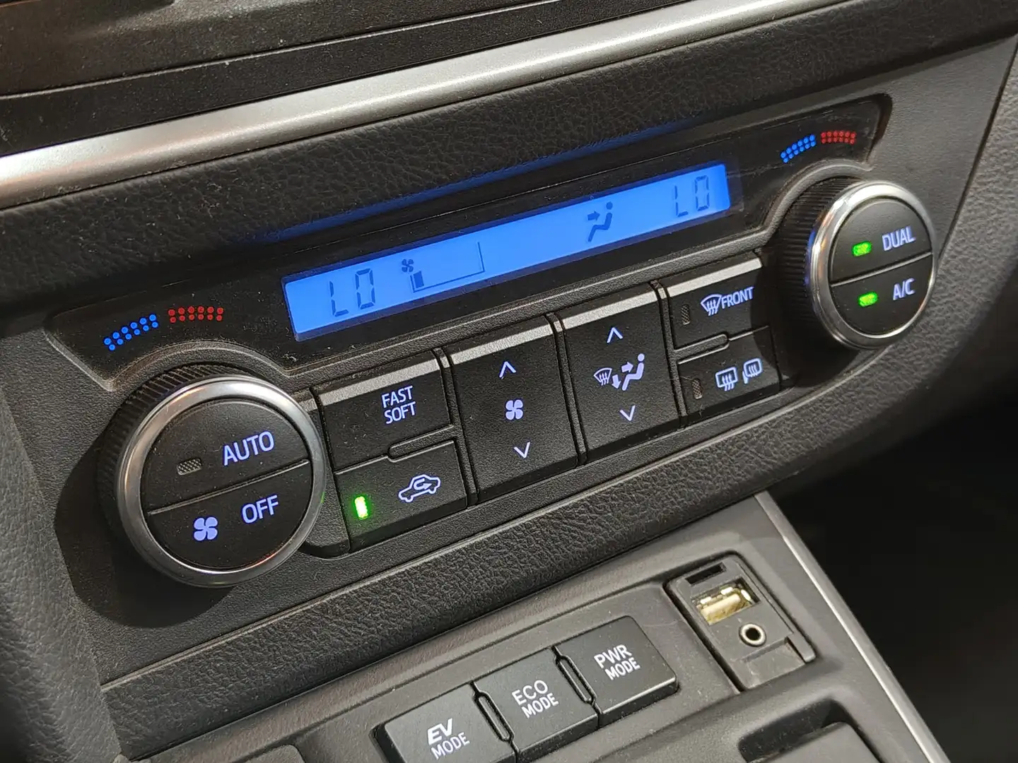 Foto Toyota Auris Toyota Auris Hybrid Touring Sports Advance (136 CV)