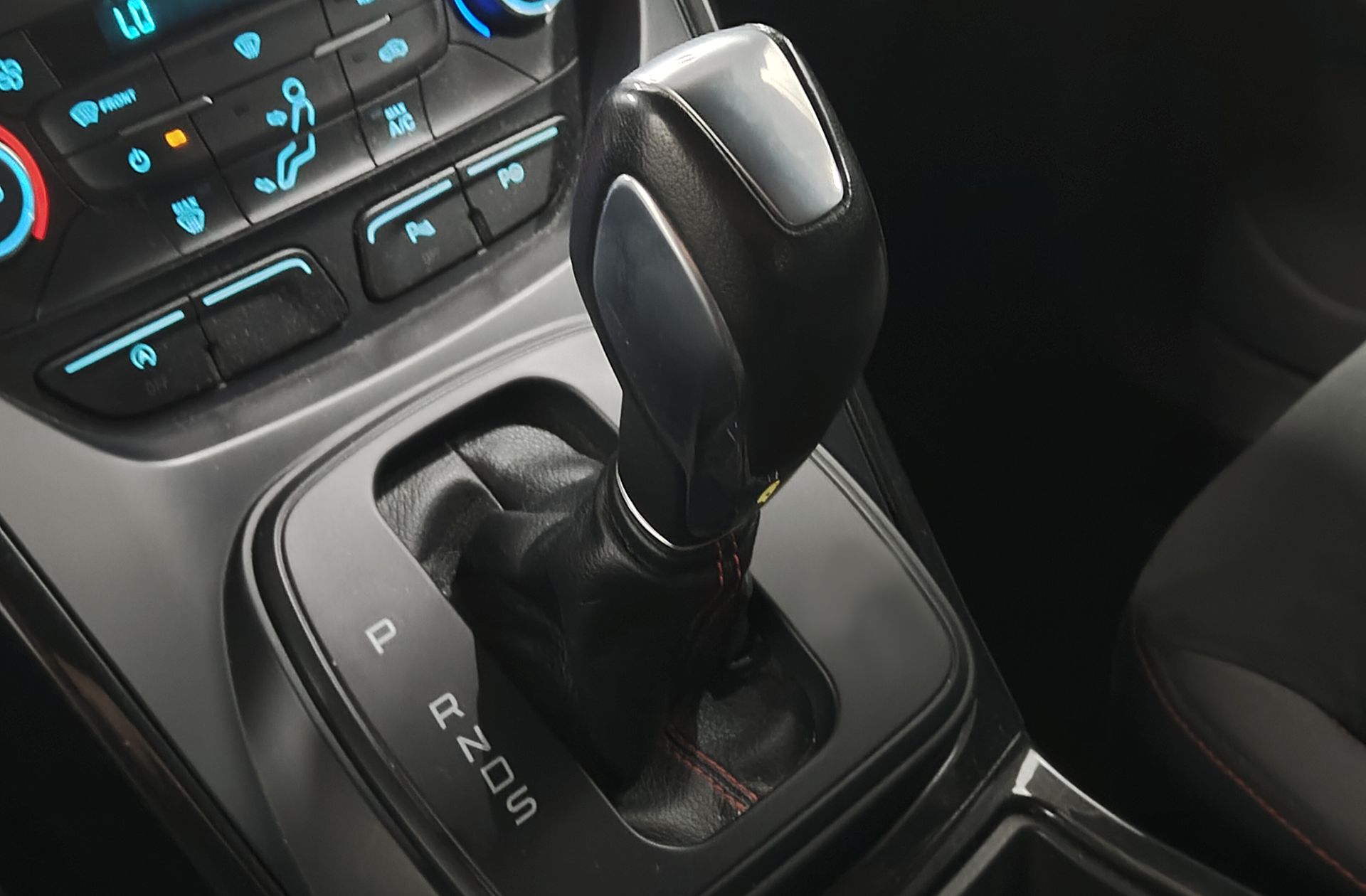 Ford Kuga 1.5 EcoBoost ST-Line Limited Edition 4x4 - foto 6