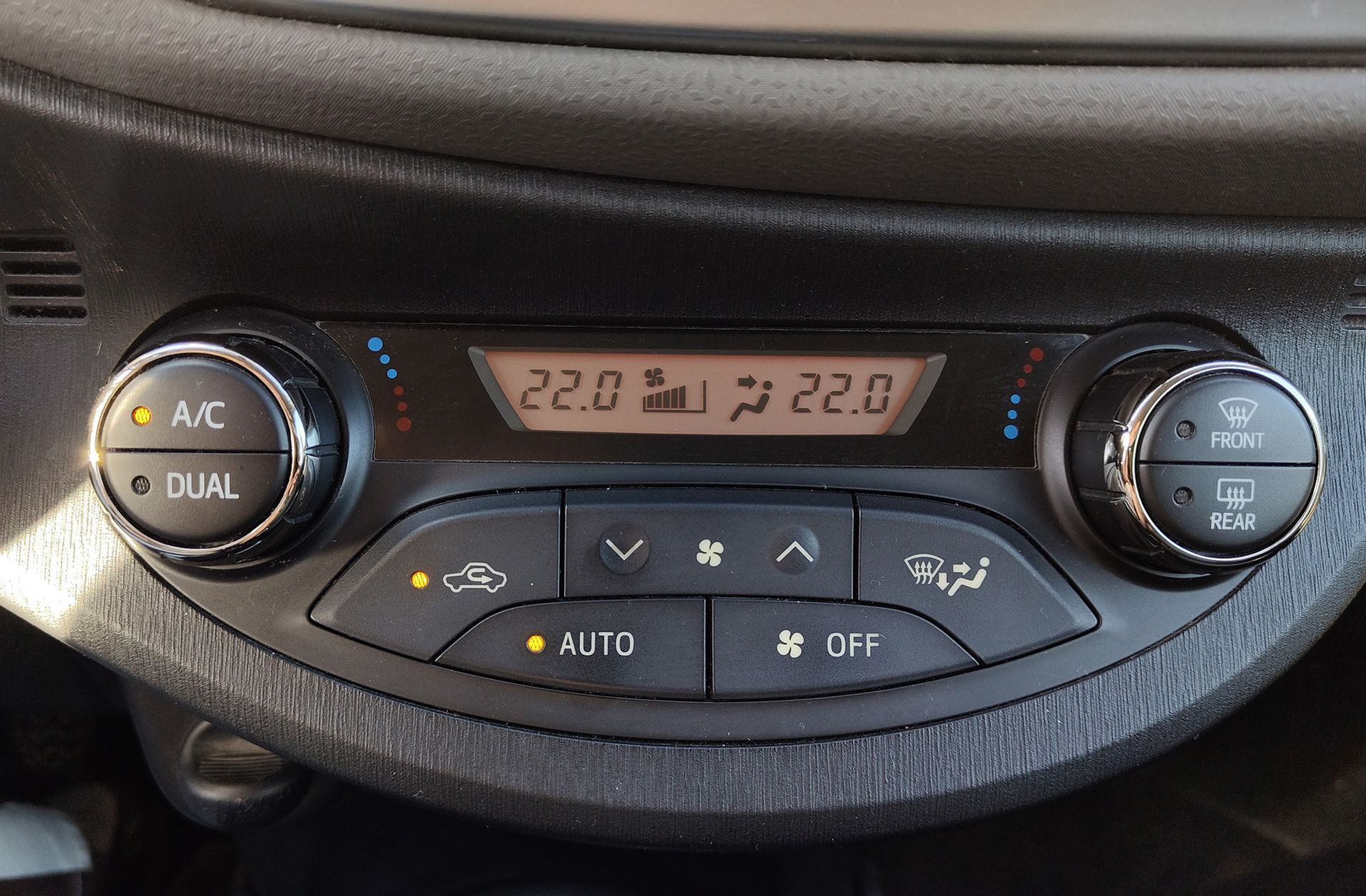 Toyota Yaris 1.3 Active - foto 32
