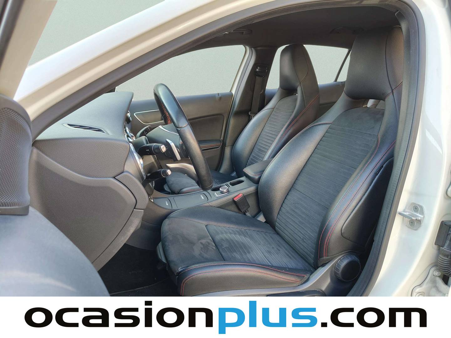 Foto Mercedes GLA Mercedes-Benz GLA 200 d AMG Line (136 CV)